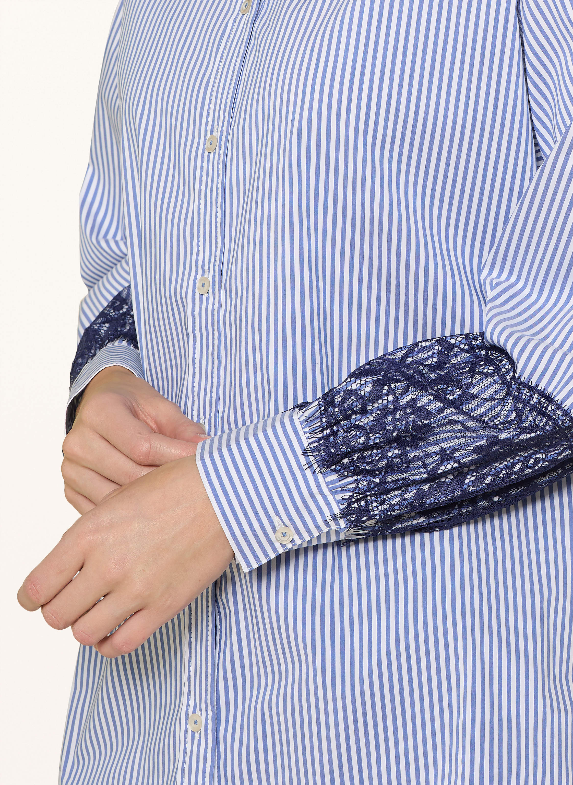 Thumbnail - Emily Van Den Bergh Oversize-Hemdbluse Mit Spitze blau