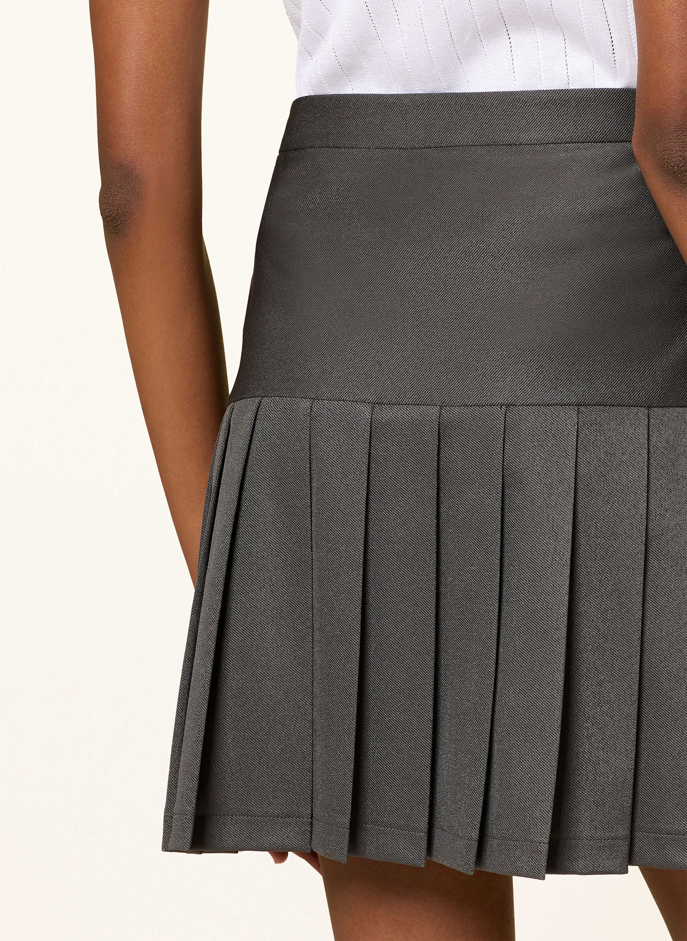 Thumbnail - Karo Kauer Faltenrock grau