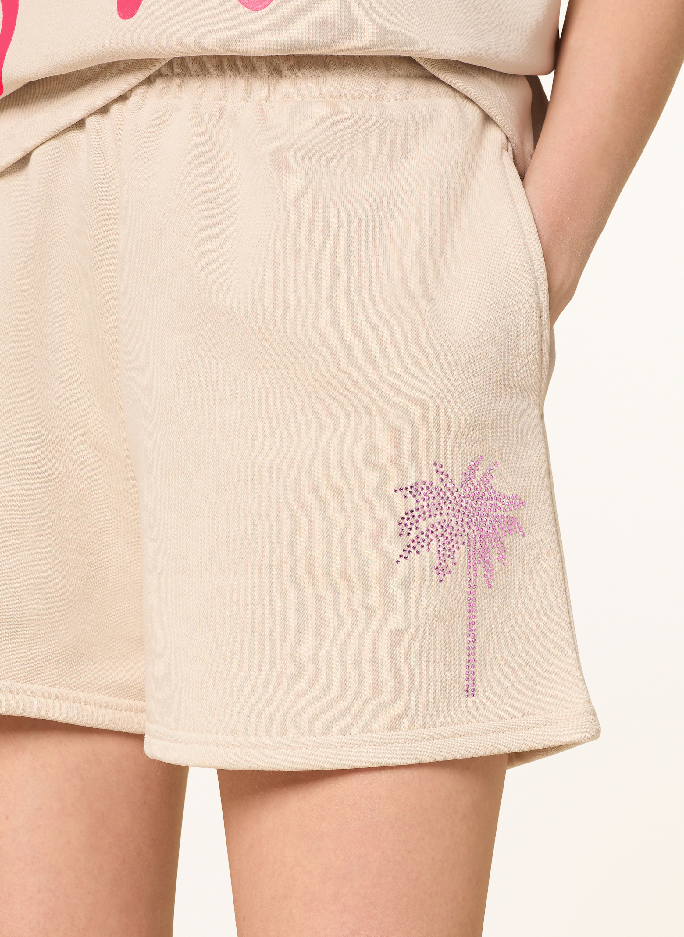 Thumbnail - Miss Goodlife Sweatshorts Mit Schmucksteinen beige