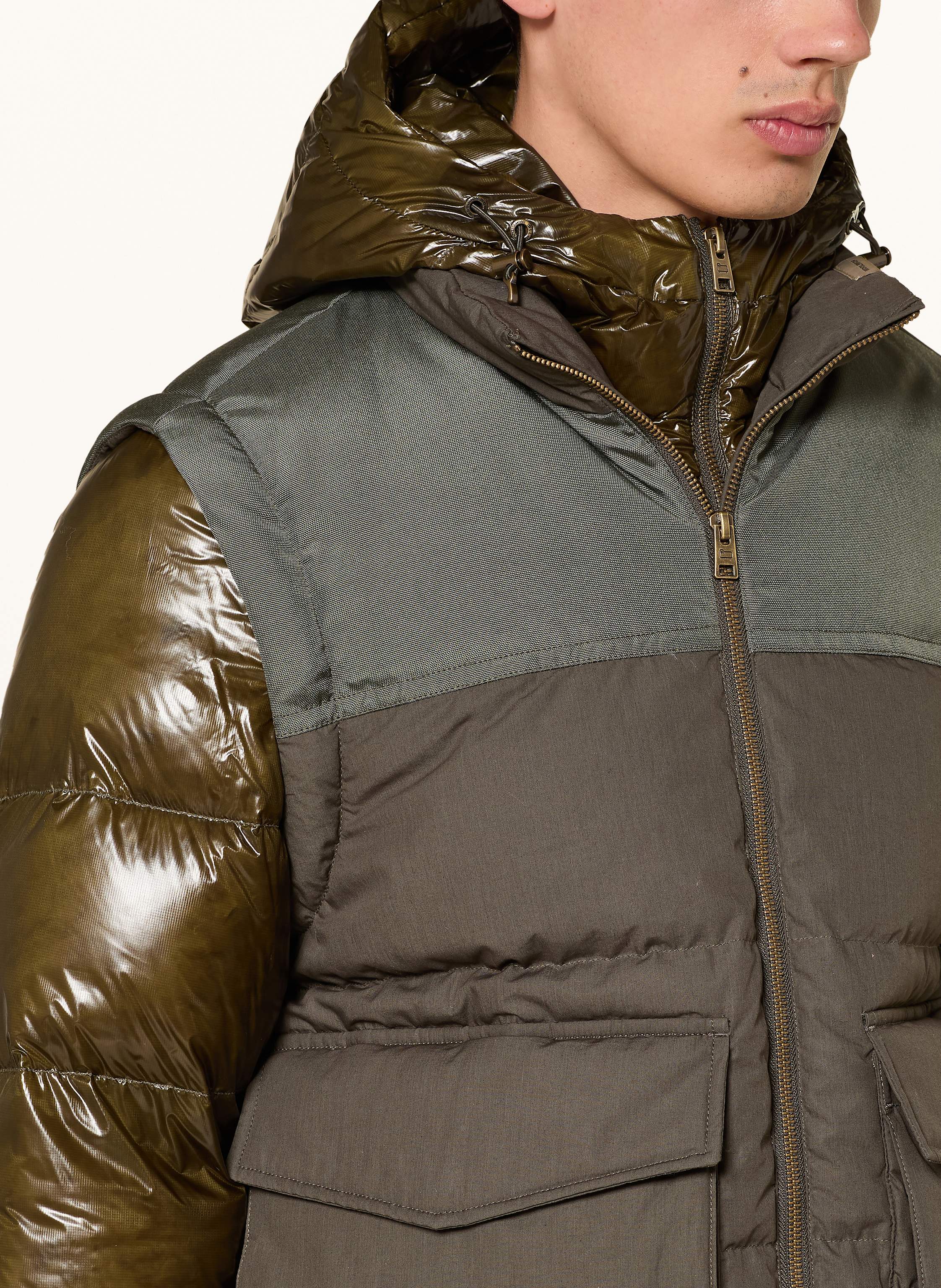 Thumbnail - Woolrich Daunenjacke Mit Abnehmbaren Ärmeln Und Abnehmbarer Kapuze gruen