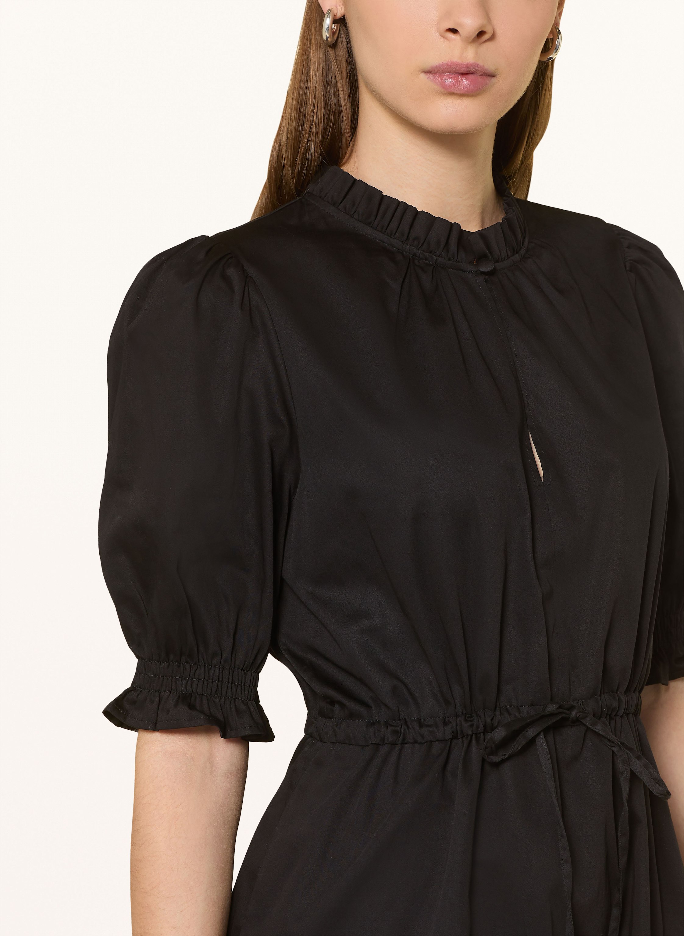 Thumbnail - Phase Eight Kleid Jen Mit Rüschen schwarz