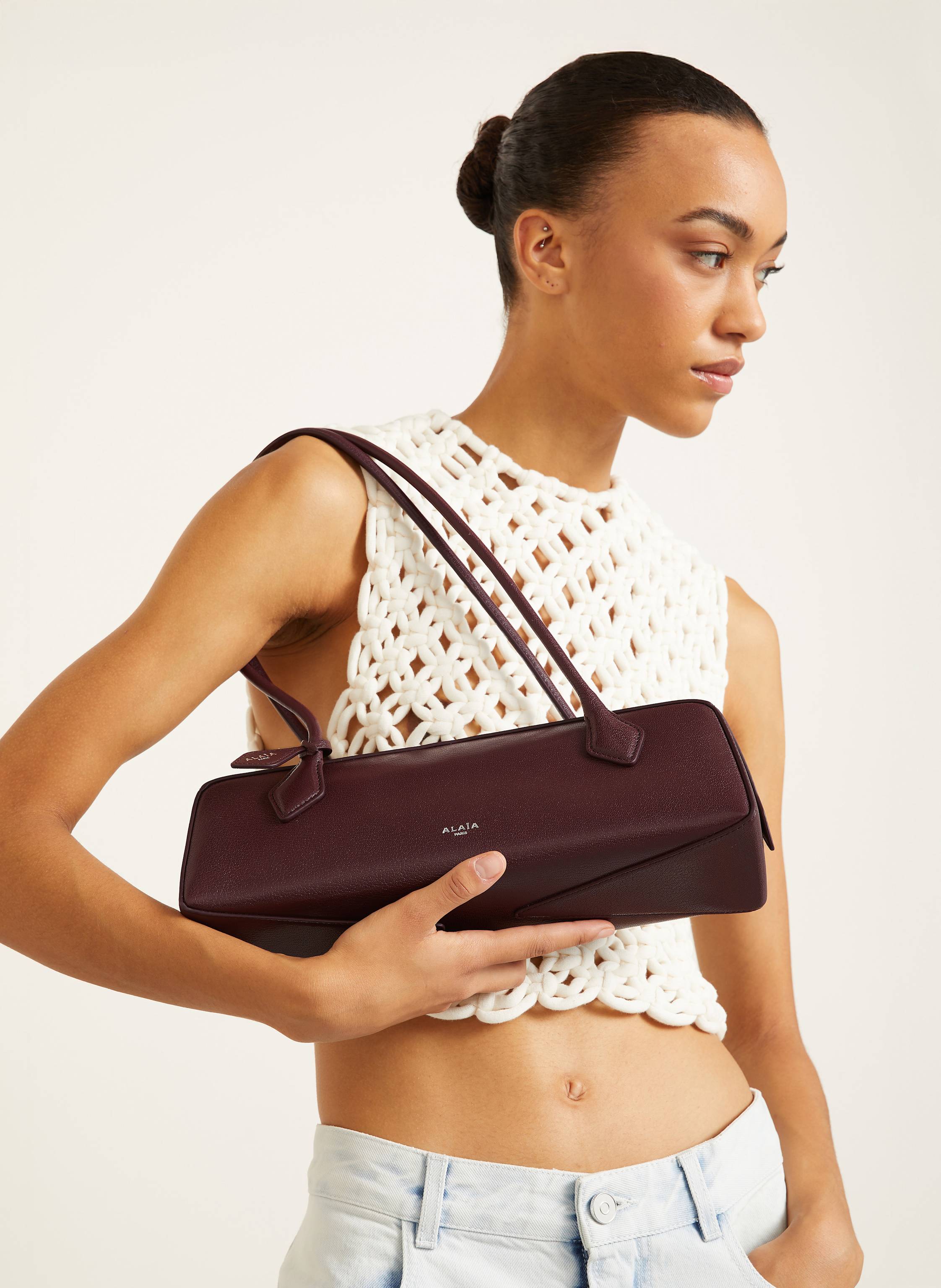 Thumbnail - Alaïa Schultertasche Le Teckel Medium rot