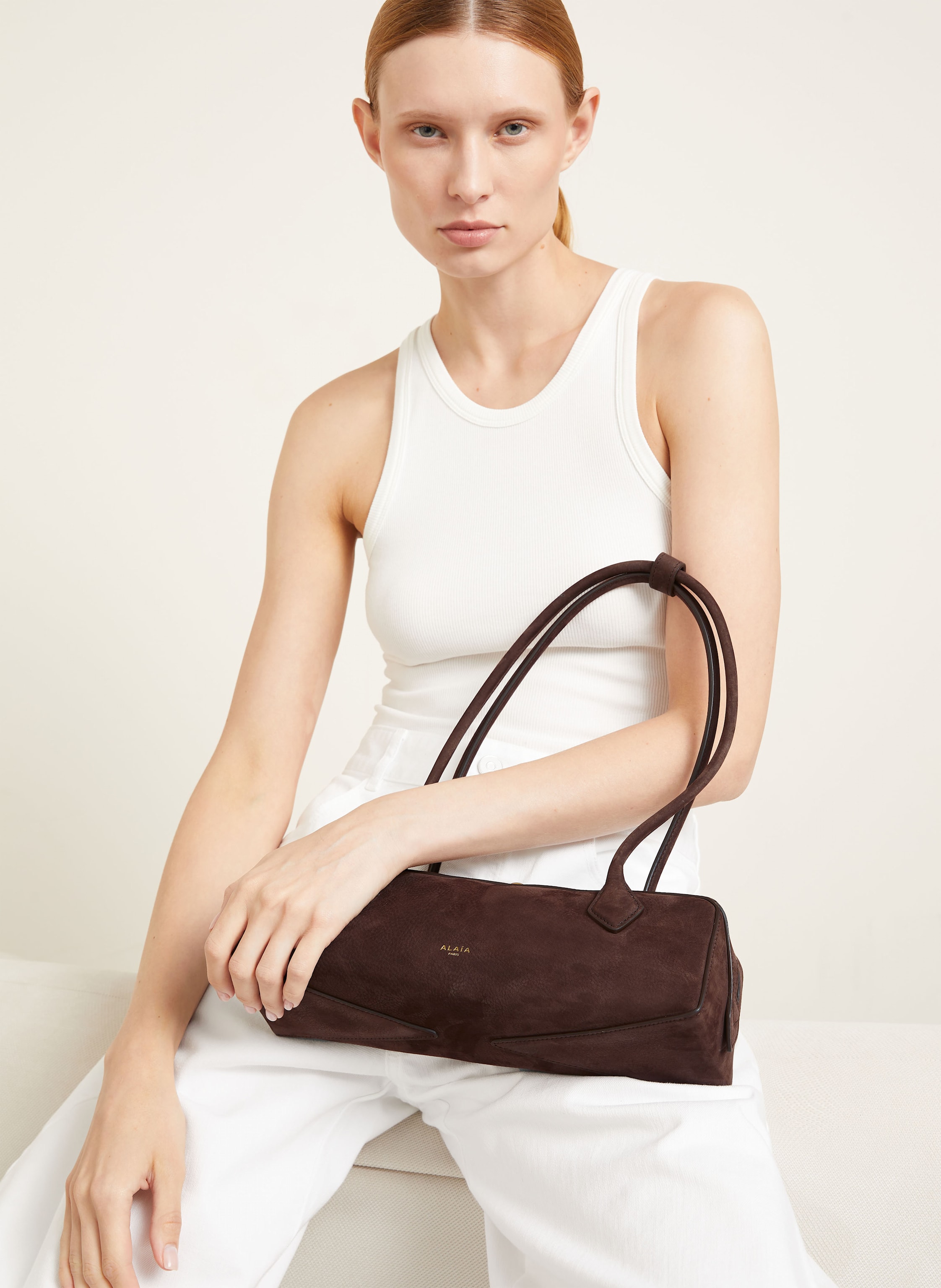 Thumbnail - Alaïa Schultertasche Le Teckel Medium braun