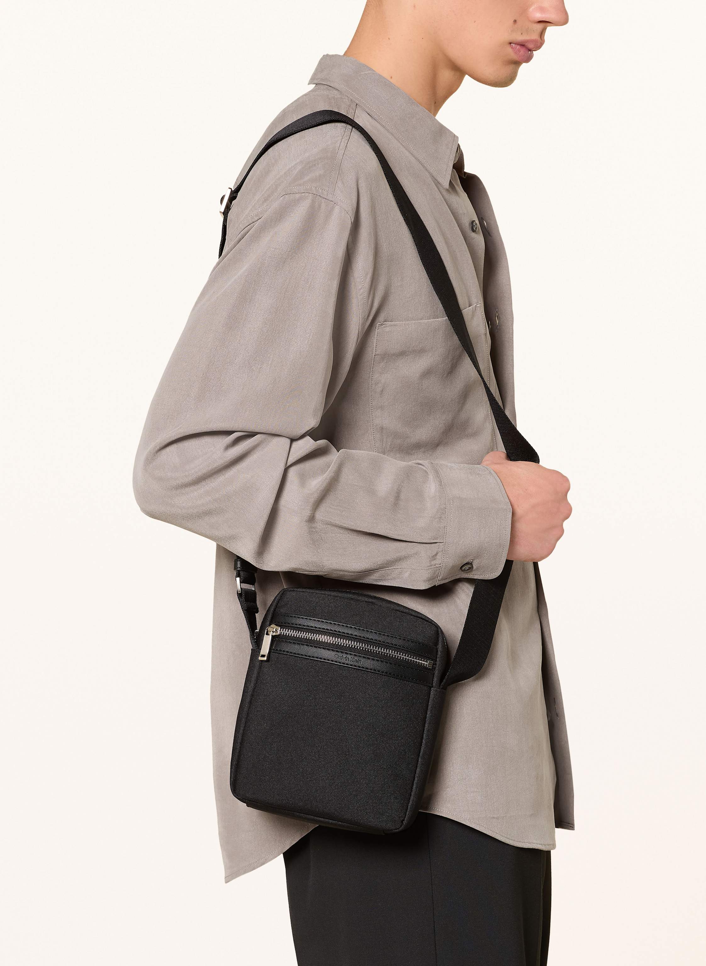 Thumbnail - Calvin Klein Umhängetasche Contrast Reporter schwarz