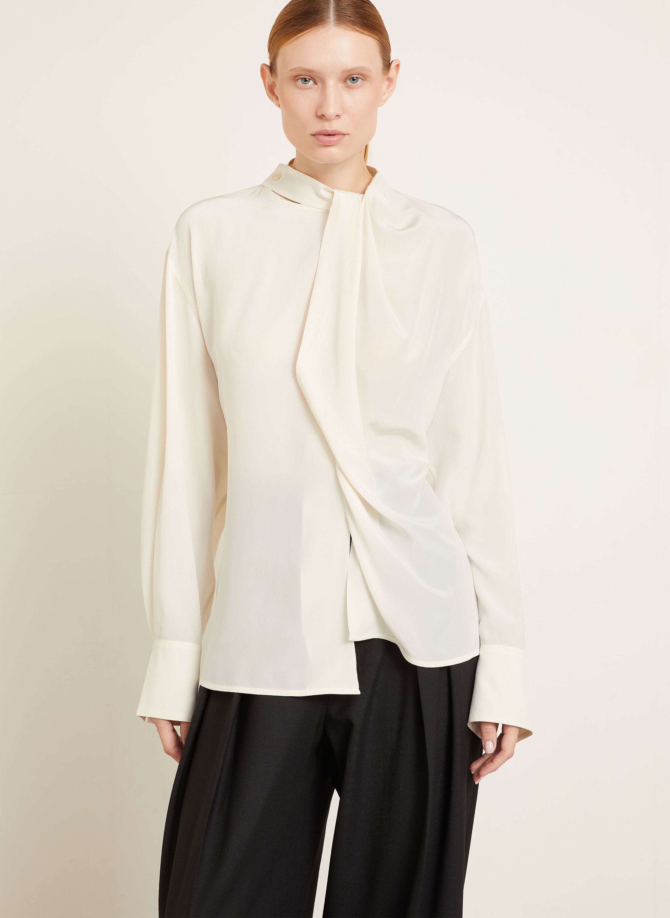 Thumbnail - Victoria Beckham Schluppenbluse Aus Seide Mit Cut-Out weiss