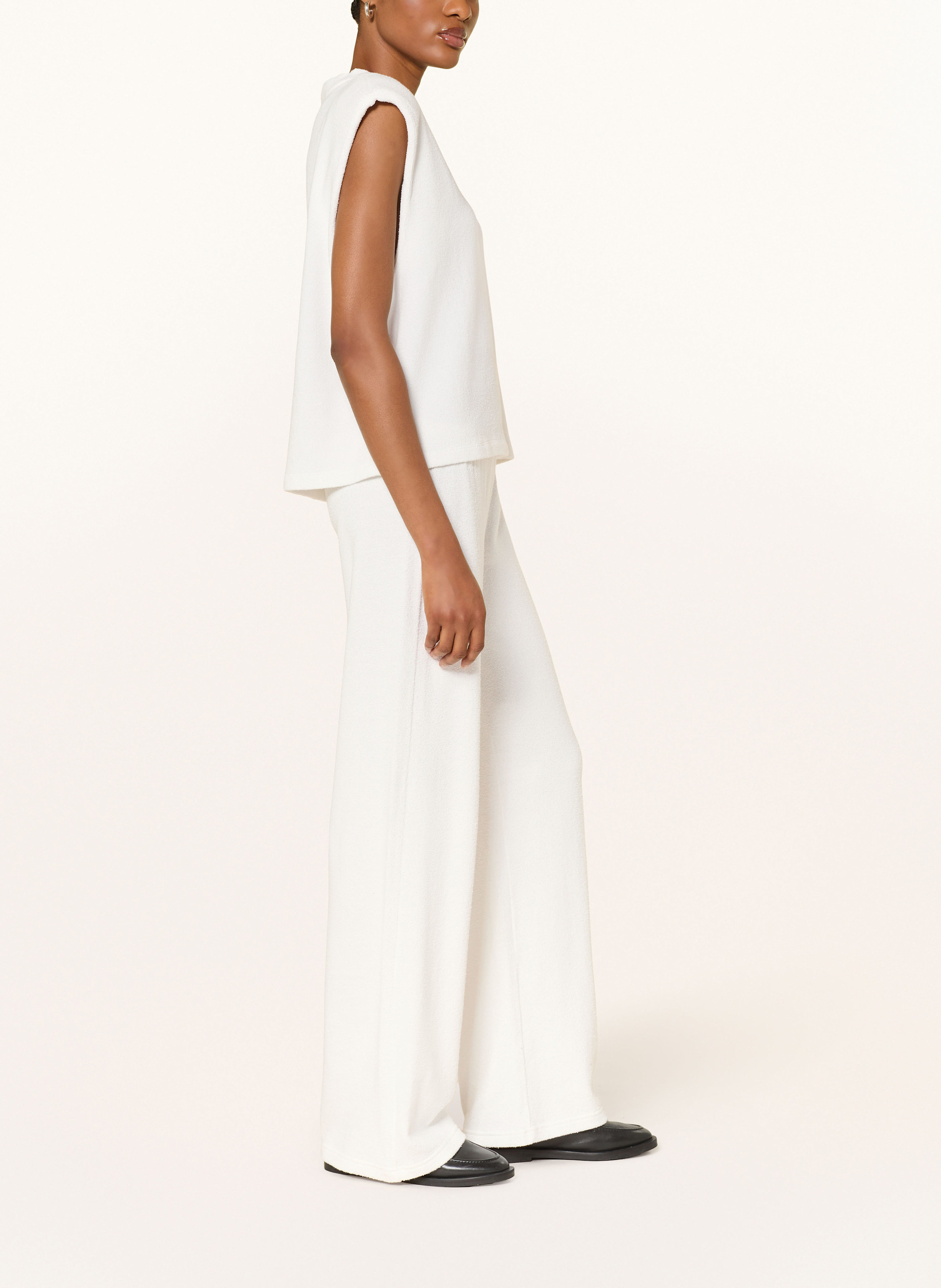 Thumbnail - Black Palms Marlenehose Bini Im Jogging-Stil Aus Frottee weiss