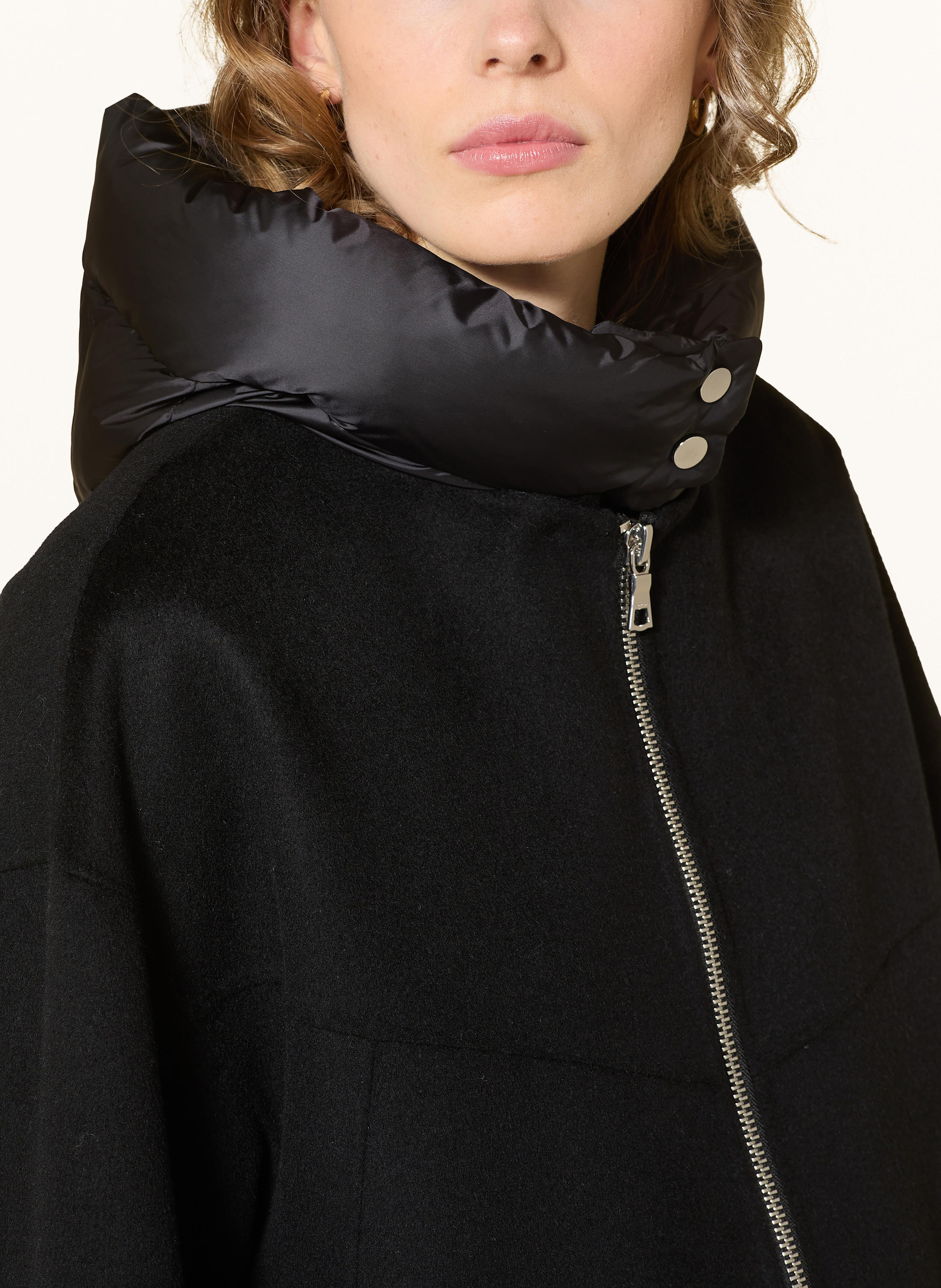 Thumbnail - Blonde No.8 Jacke Jerry Im Materialmix schwarz