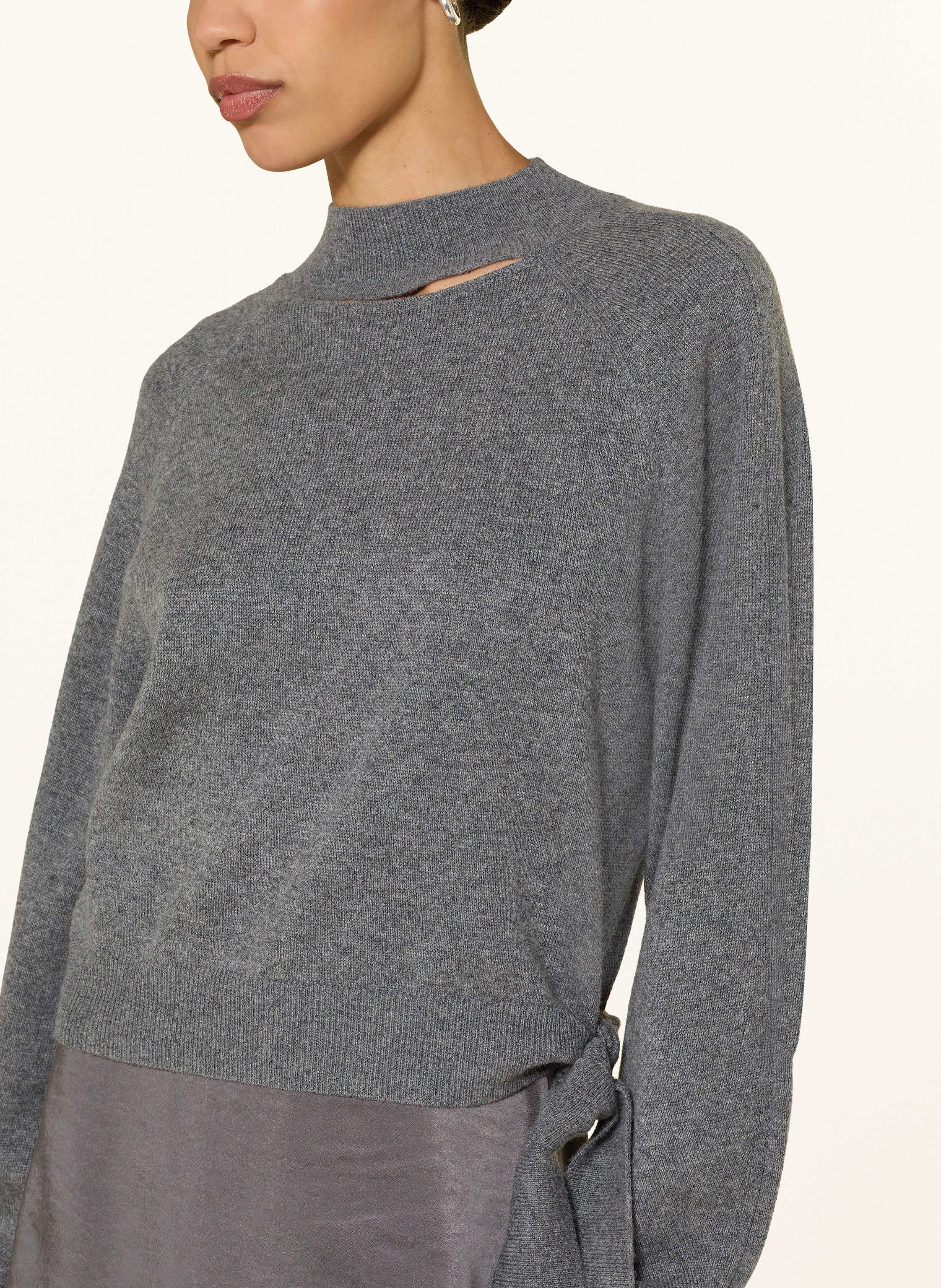 Thumbnail - Boss Set Flalina: Pullover Mit Cut-Out Und Satinkleid grau