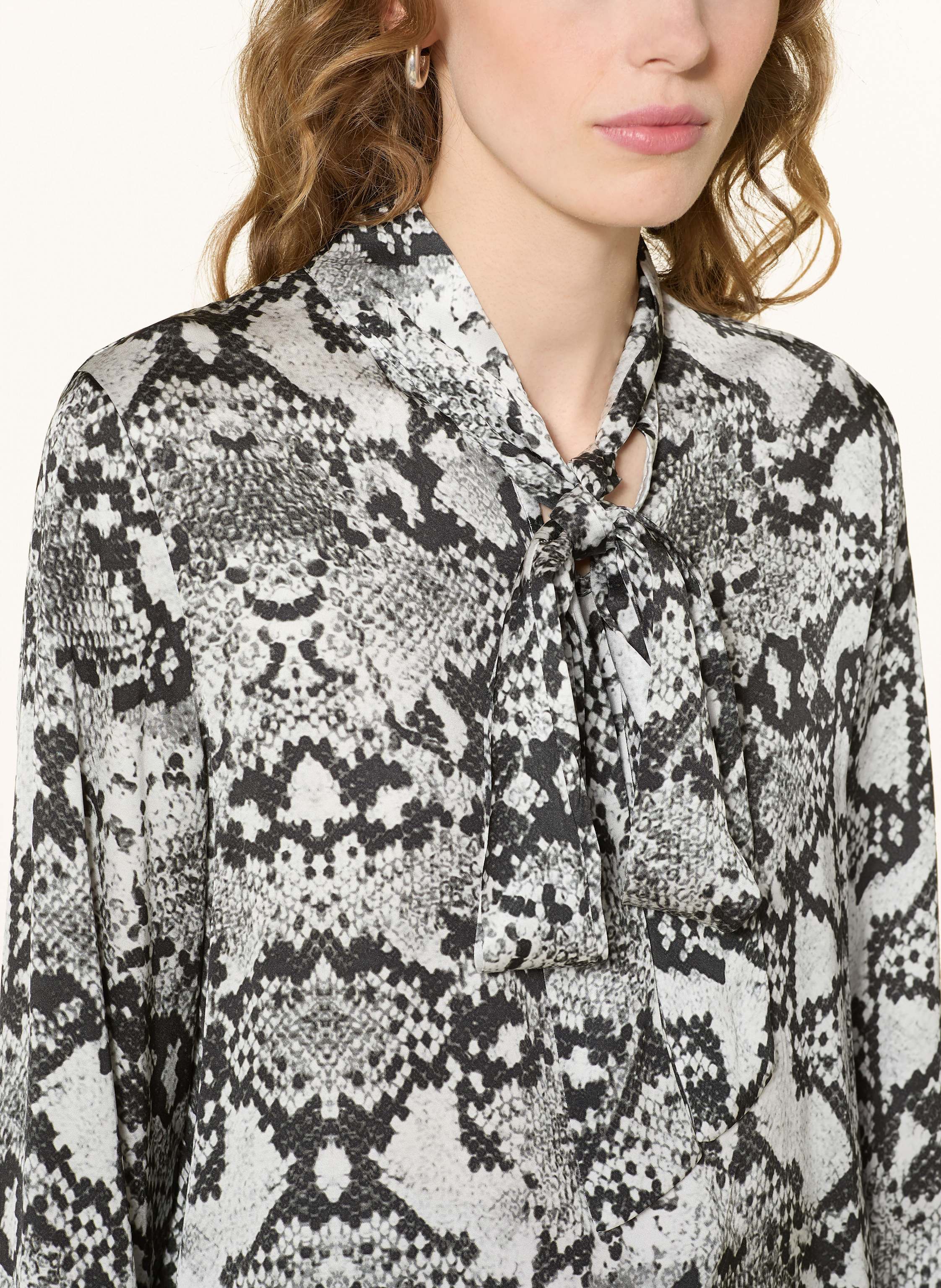 Thumbnail - Miss Goodlife Schluppenbluse schwarz