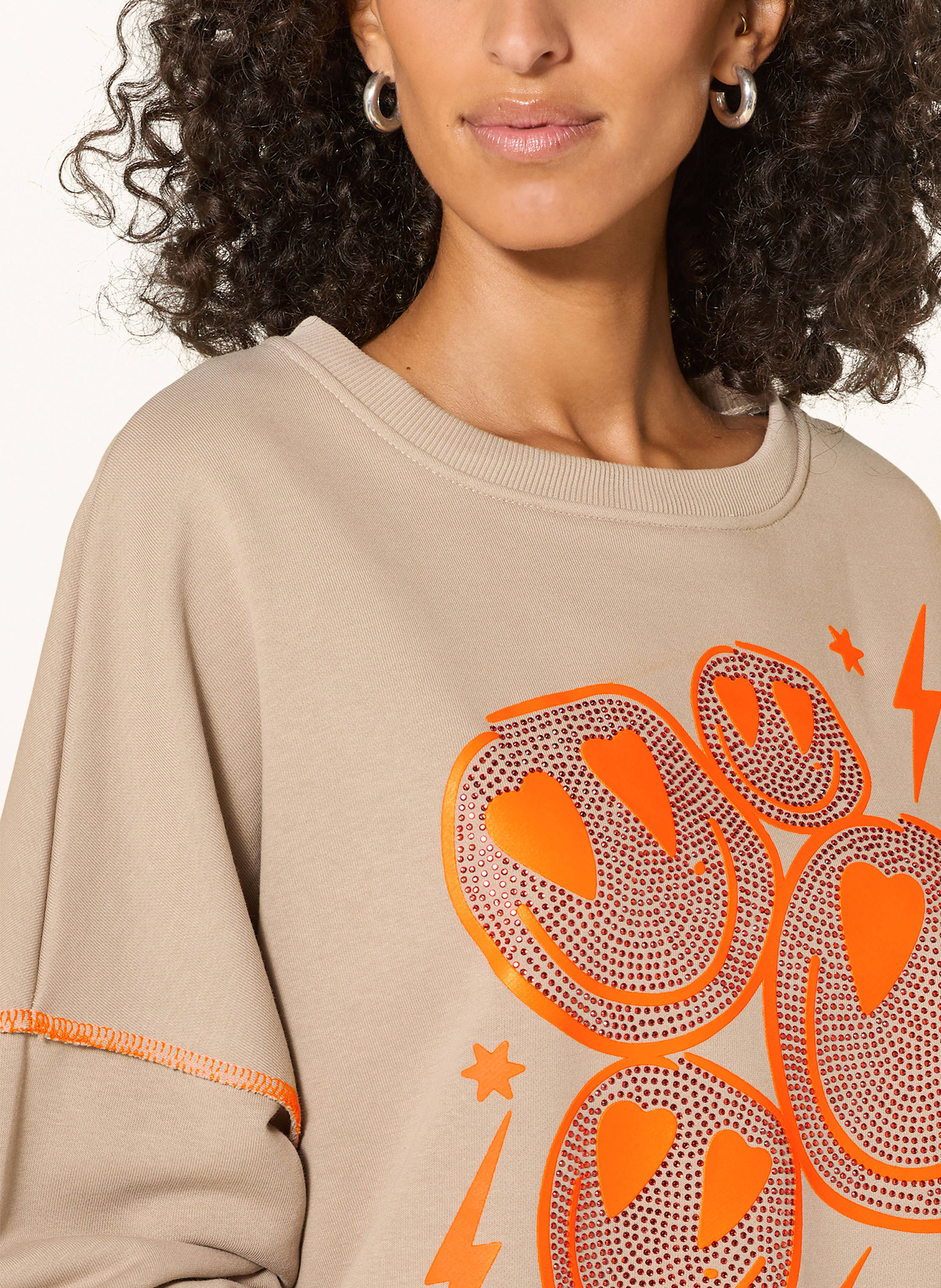 Thumbnail - Miss Goodlife Sweatshirt Mit Schmucksteinen beige