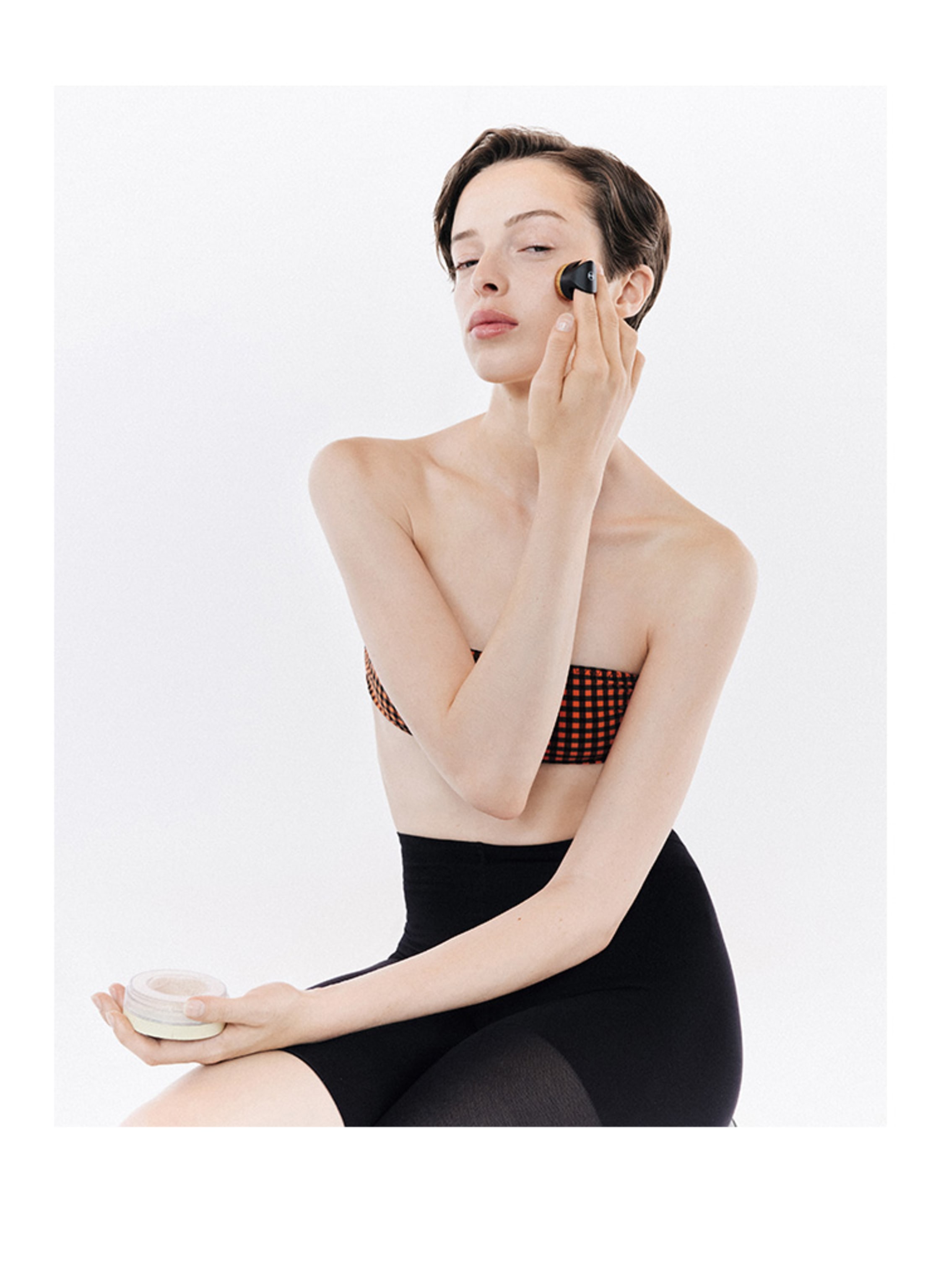 Thumbnail - Dr. Emi Arpa Skin Daily Defence Spf 30 Powder Puder mit Sonnenschutz