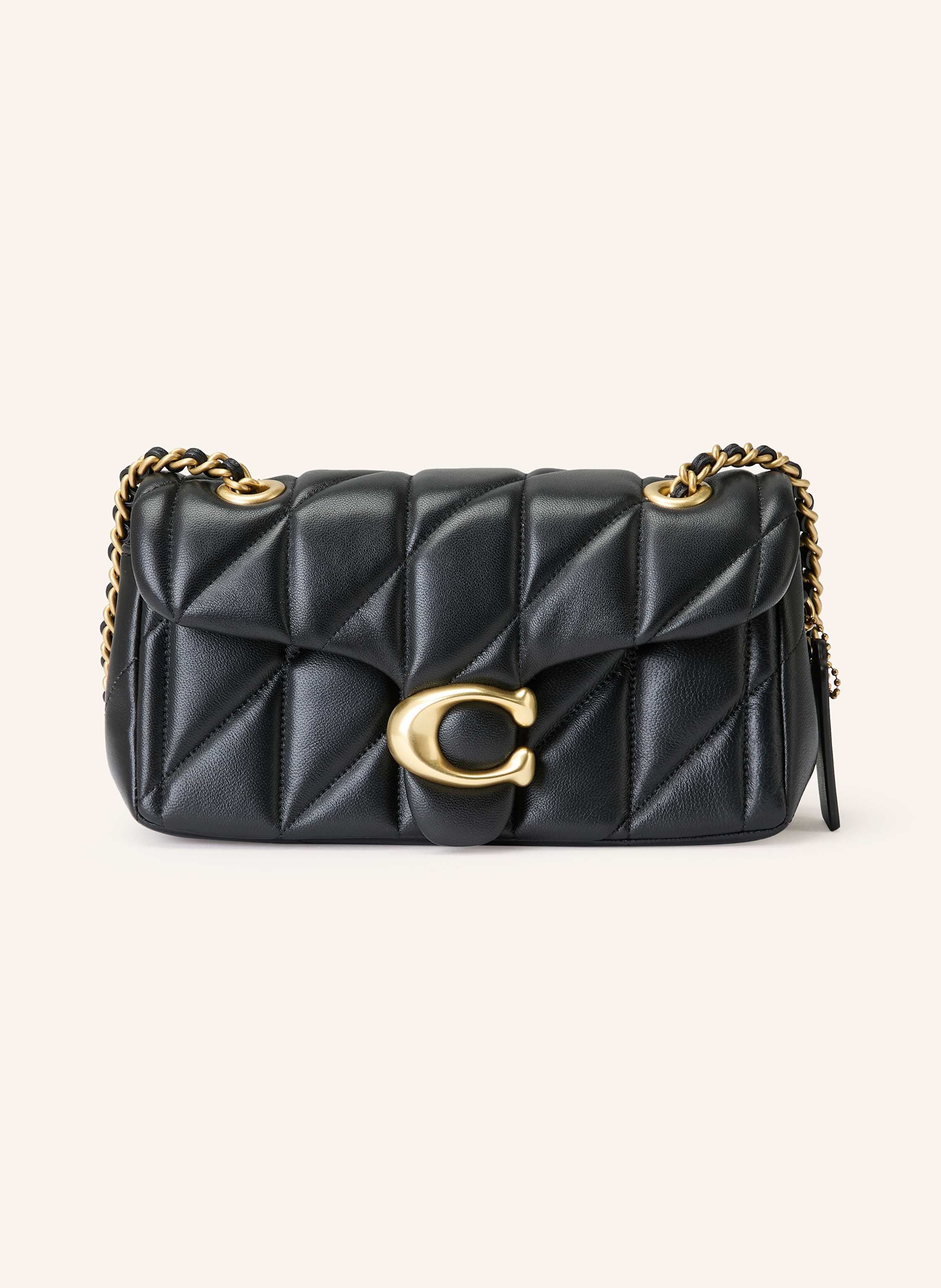 Coach Fein genarbtes Leder. Gestepptes Design. Schließt mit Steckschließe. Abnehmbarer Schulterriemen. Schulterkette kann einzeln oder doppelt getragen werden. Außenfach auf der Rückseite. Außenfach auf der in schwarz