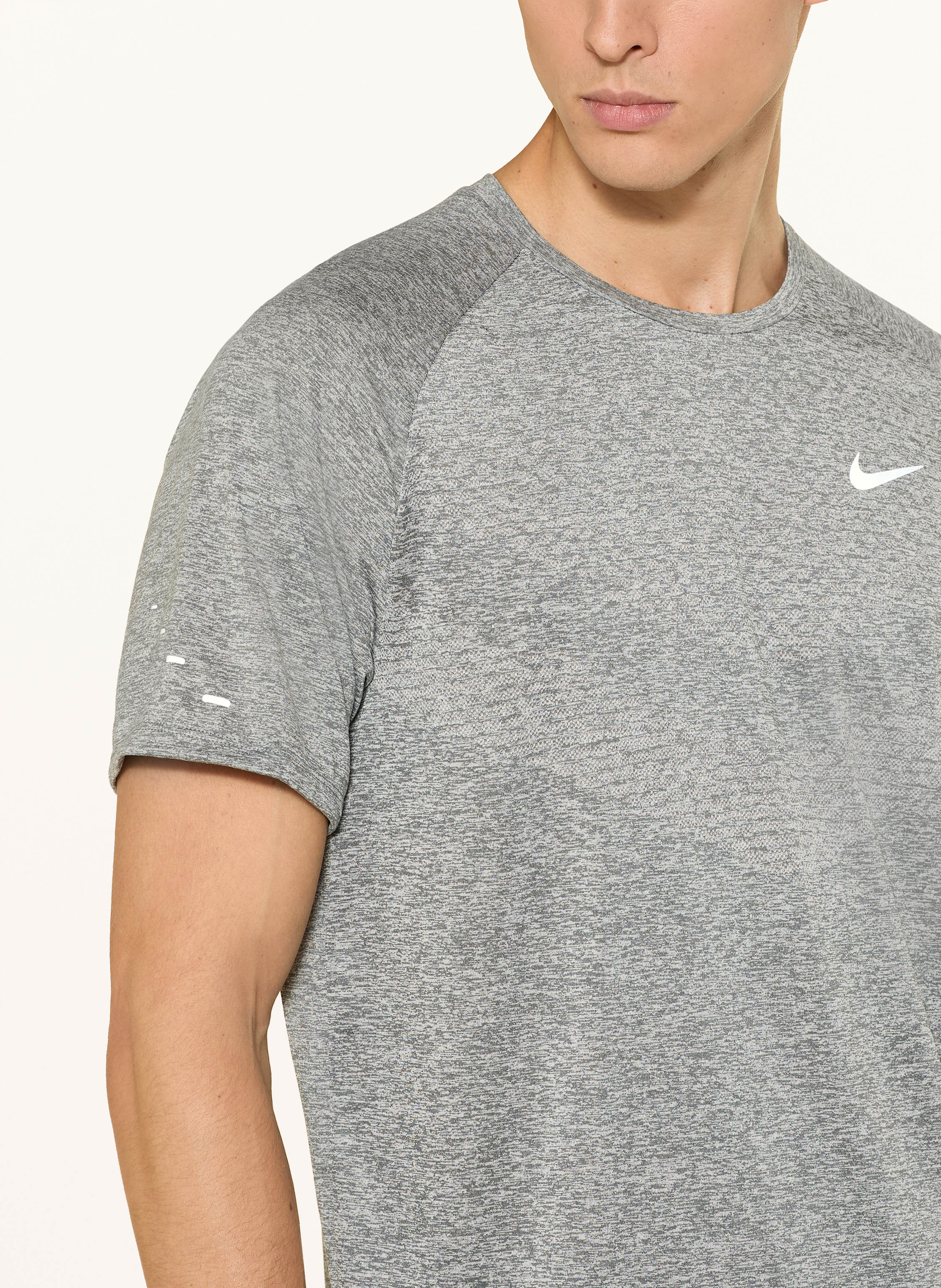 Thumbnail - Nike Laufshirt Stride grau