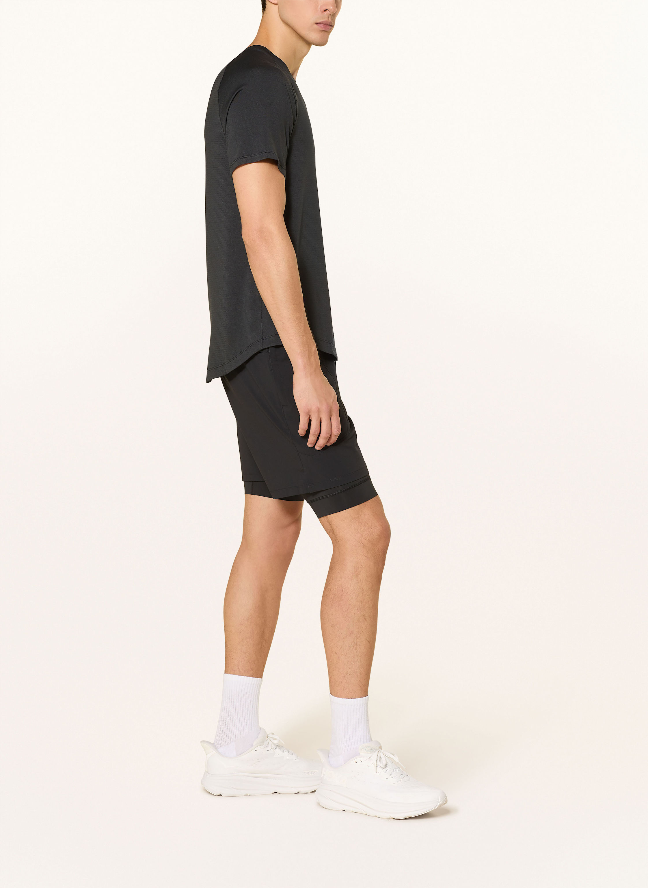 Thumbnail - Lululemon 2-In-1-Trainingsshorts License To Train 7in schwarz