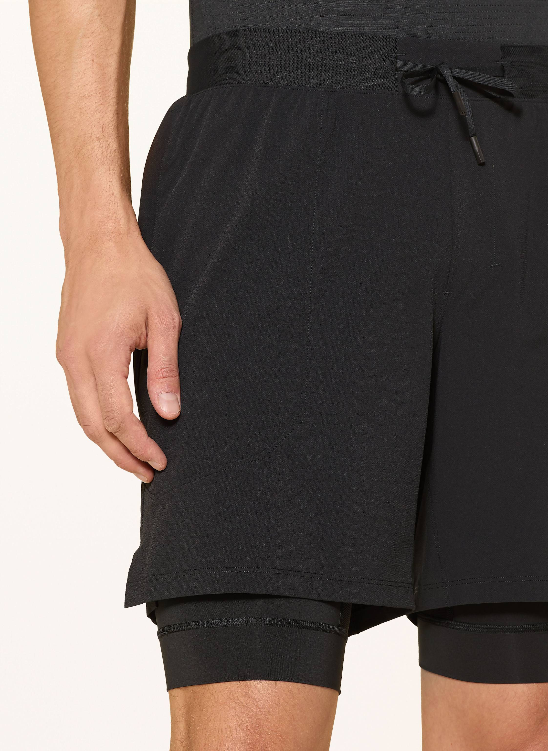 Thumbnail - Lululemon 2-In-1-Trainingsshorts License To Train 7in schwarz