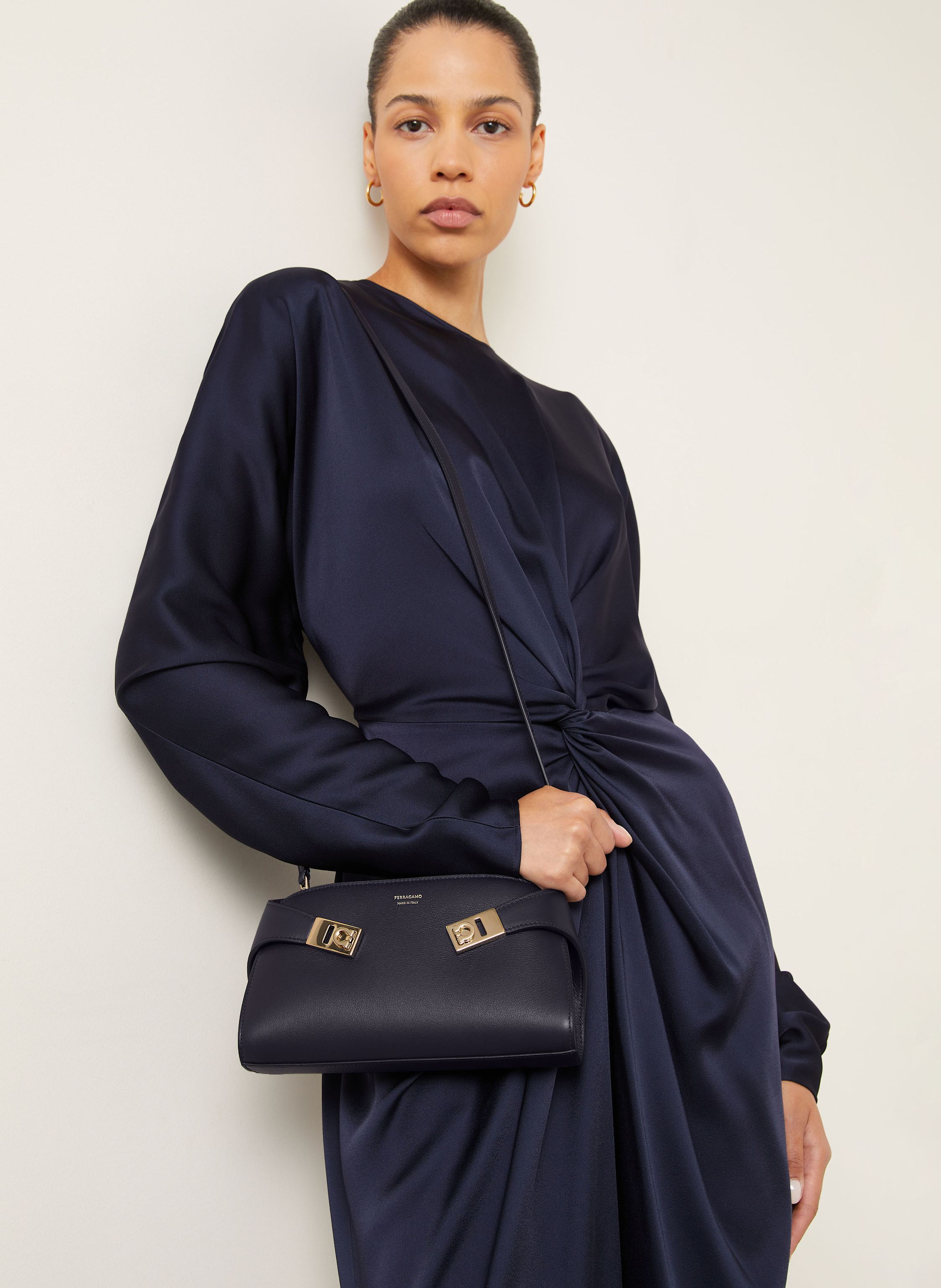 Thumbnail - Ferragamo Umhängetasche Hug blau