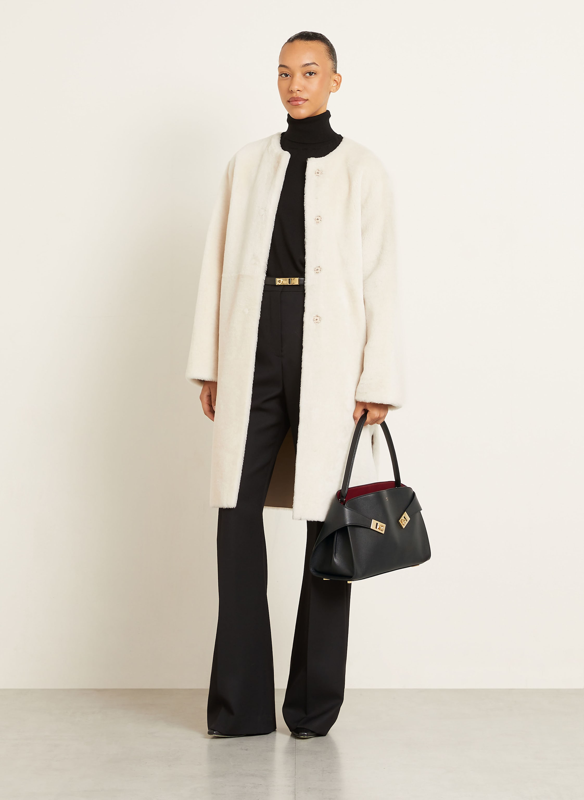 Thumbnail - Ferragamo Handtasche Hug schwarz