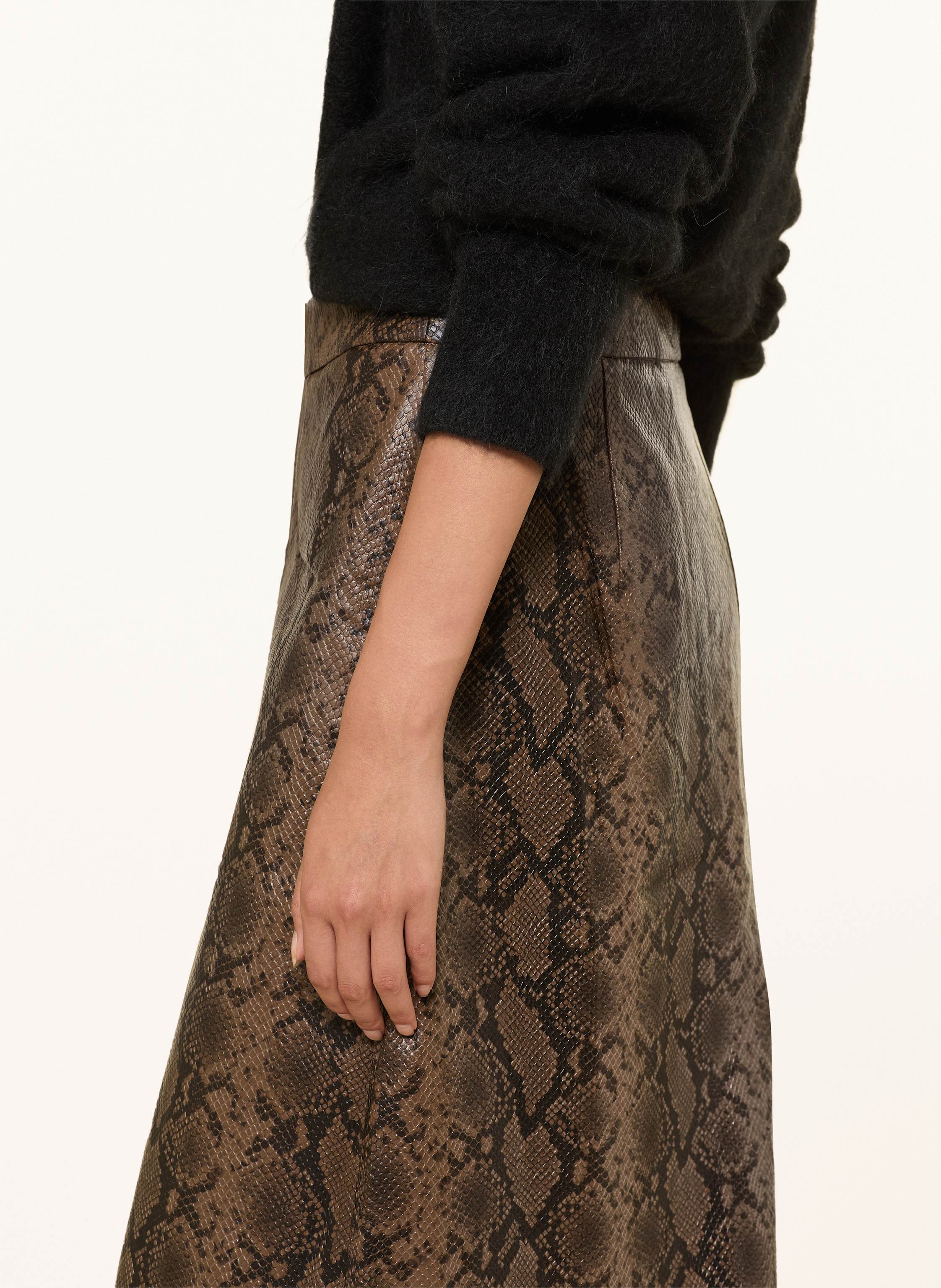 Thumbnail - Mrs & Hugs Rock In Lederoptik braun