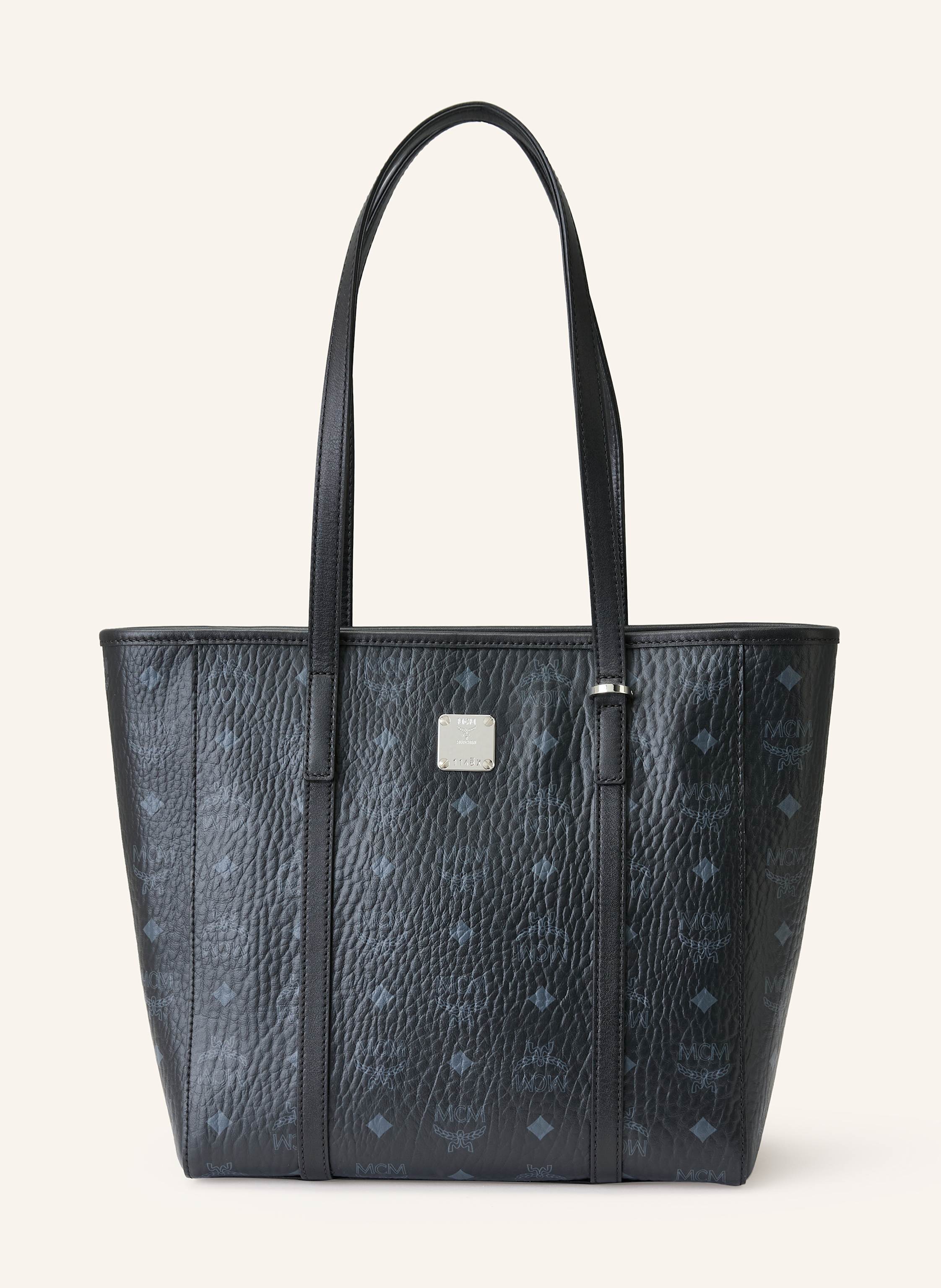 MCM Beschichtetes Canvas, Leder. Allover-Monogramm. Schließt mit Reißverschluss. Zwei Tragehenkel. Ein Außensteckfach auf der Rückseite. Ein Hauptfach innen. Ein Innenfach mit Reißverschluss. Ein Steckfac Small in schwarz / grau
