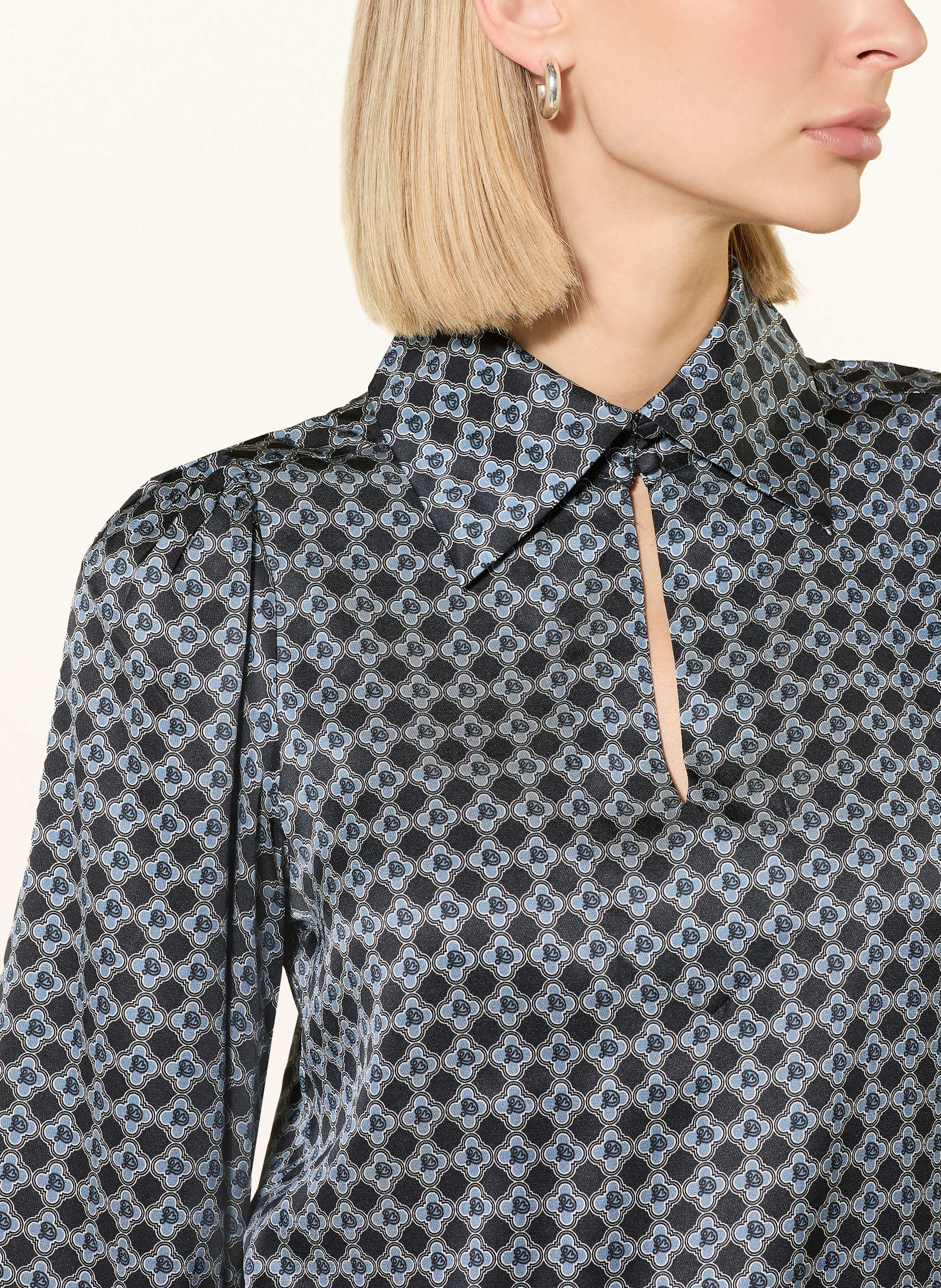 Thumbnail - Dea Kudibal Blusenshirt Kikkidea Aus Seide Mit Abnehmbarer Schluppe blau