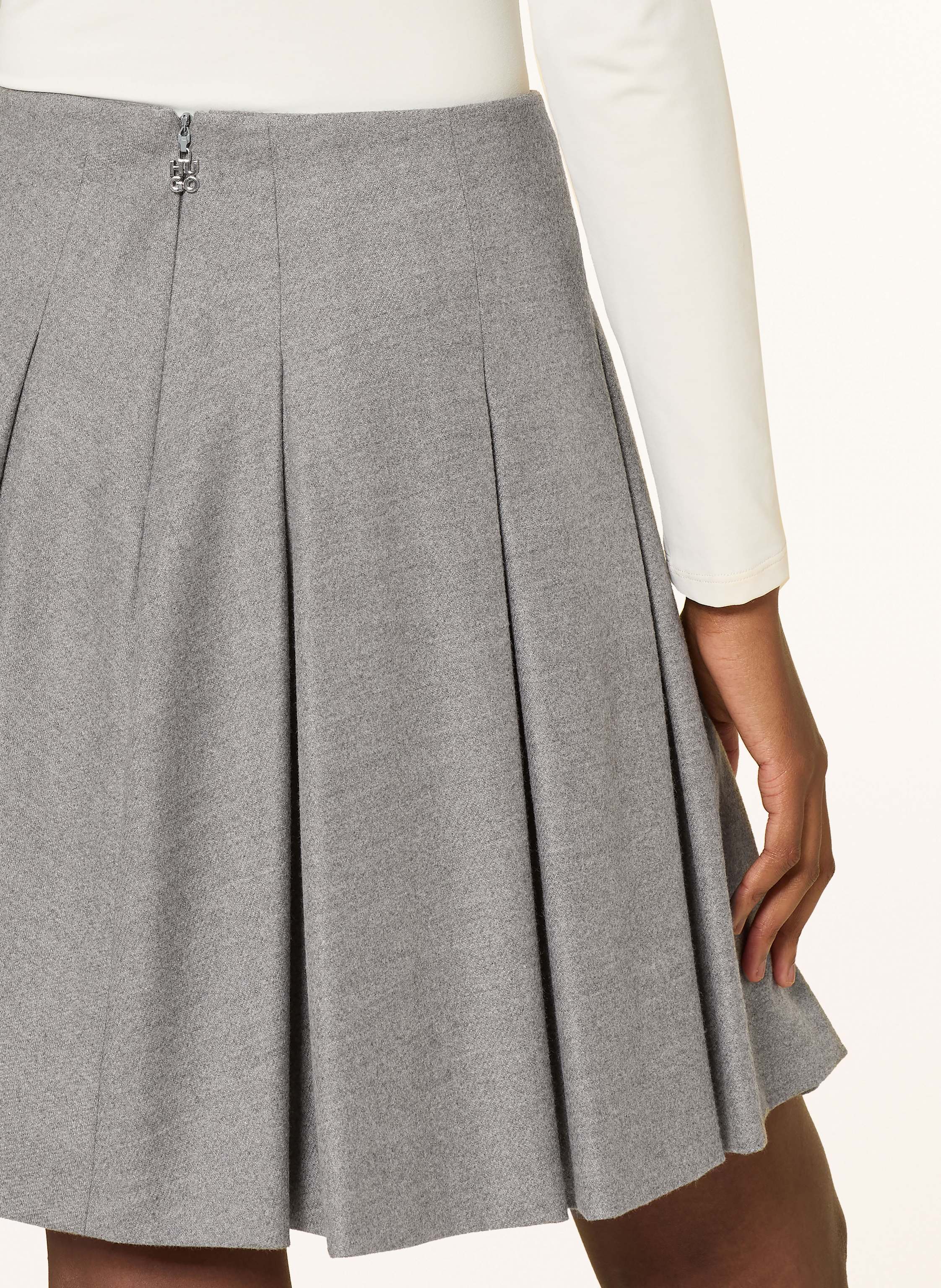 Thumbnail - Hugo Faltenrock Radina grau