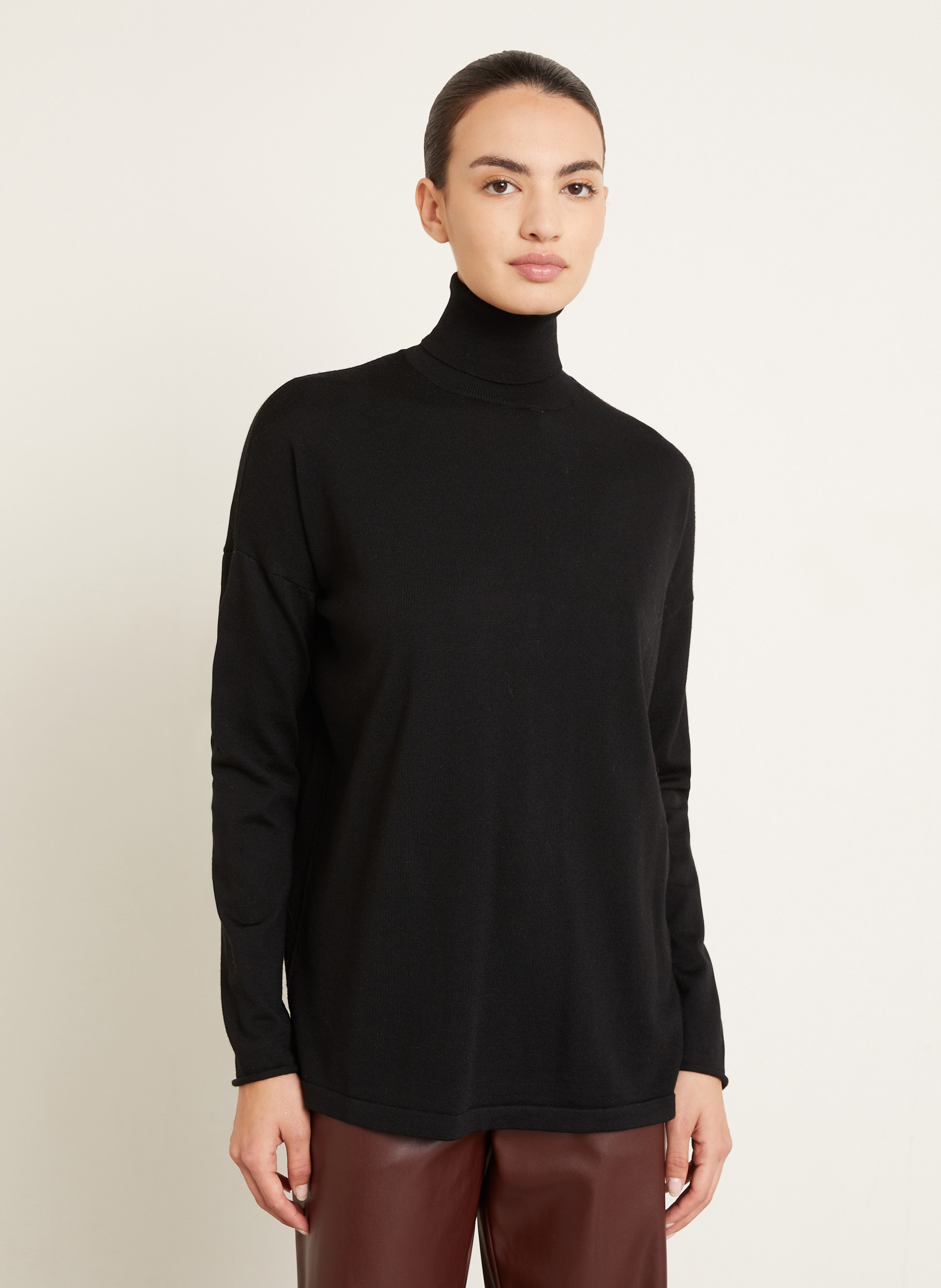 Thumbnail - Gauchere Rollkragenpullover Aus Wolle schwarz