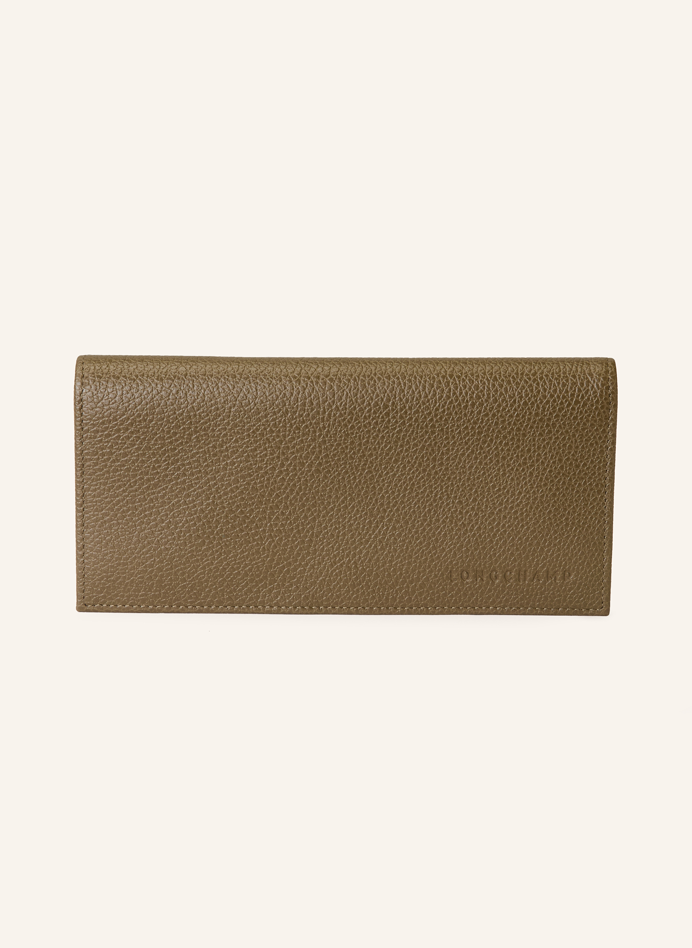 Longchamp Genarbtes Leder. Schließt mit Druckknopf. Münzfach mit Reißverschluss. Drei Innenfächer. Vierzehn Steckfächer. Label-Prägung auf der Front in khaki