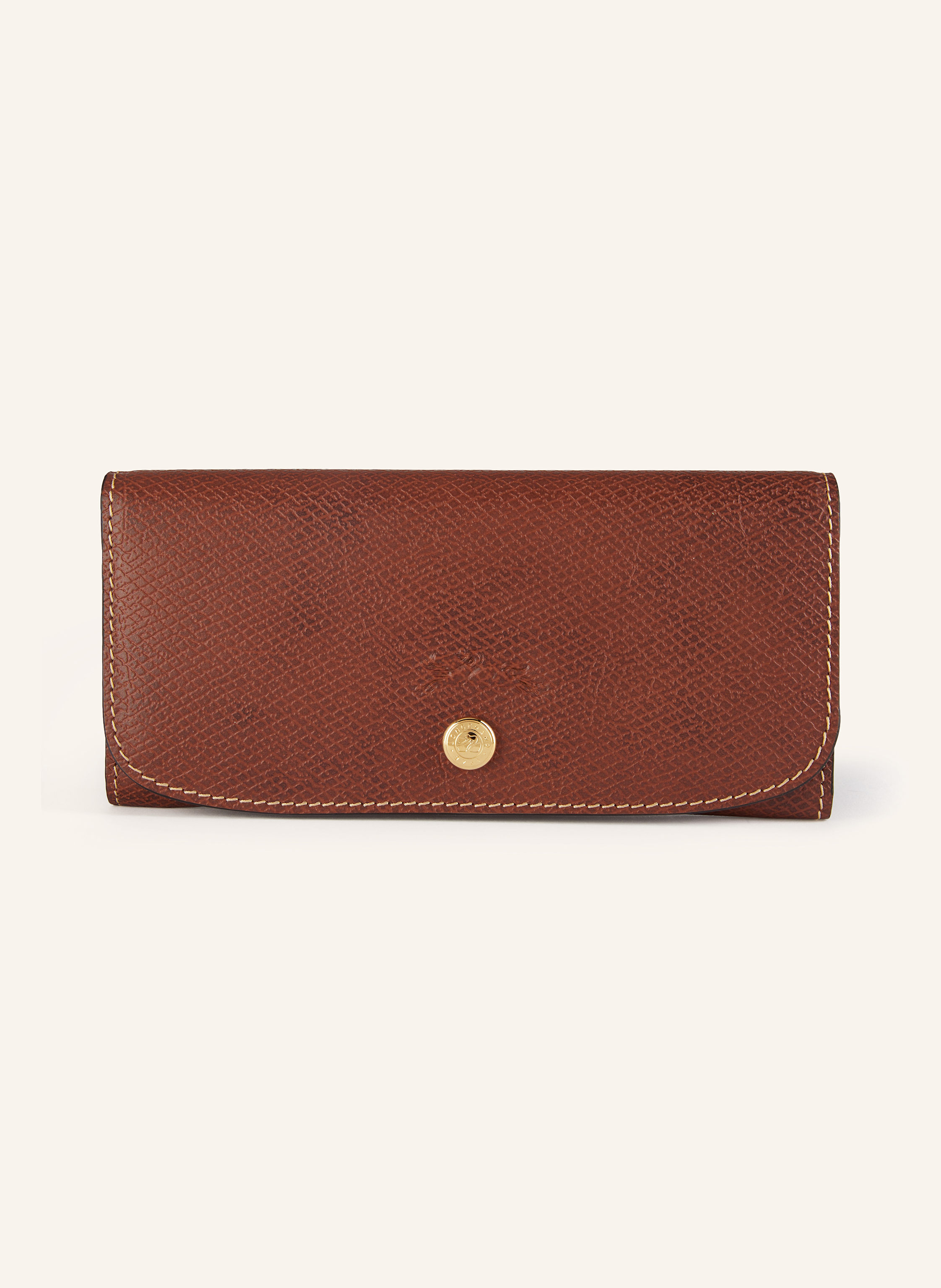 Longchamp Genarbtes Leder. Schließt mit Druckknopf. Münzfach mit Reißverschluss. Vierzehn Kartensteckfächer innen. Vier Steckfächer innen. Label-Prägung vorne in braun