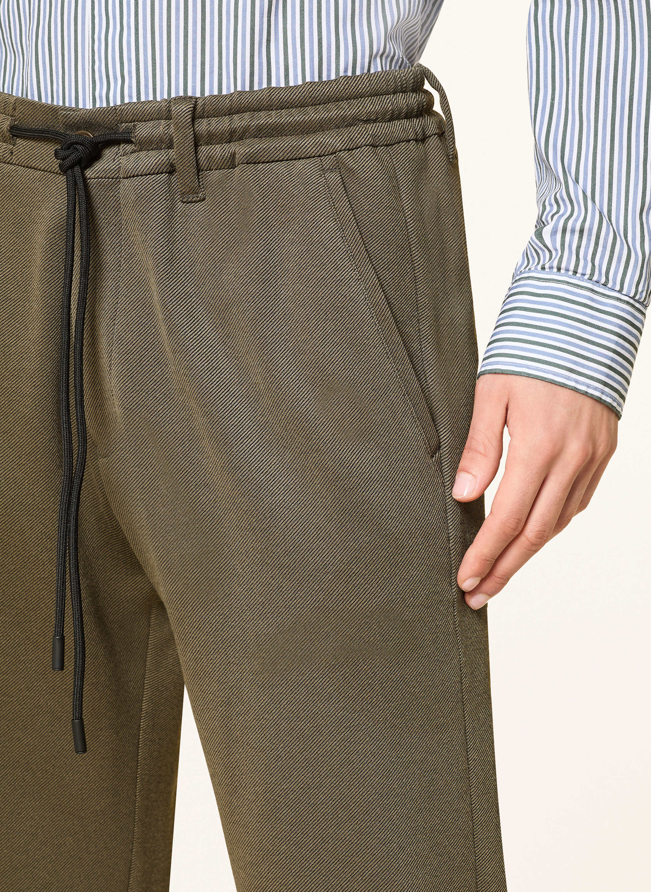 Thumbnail - Drykorn Hose Deger Im Jogging-Stil Regular Fit gruen