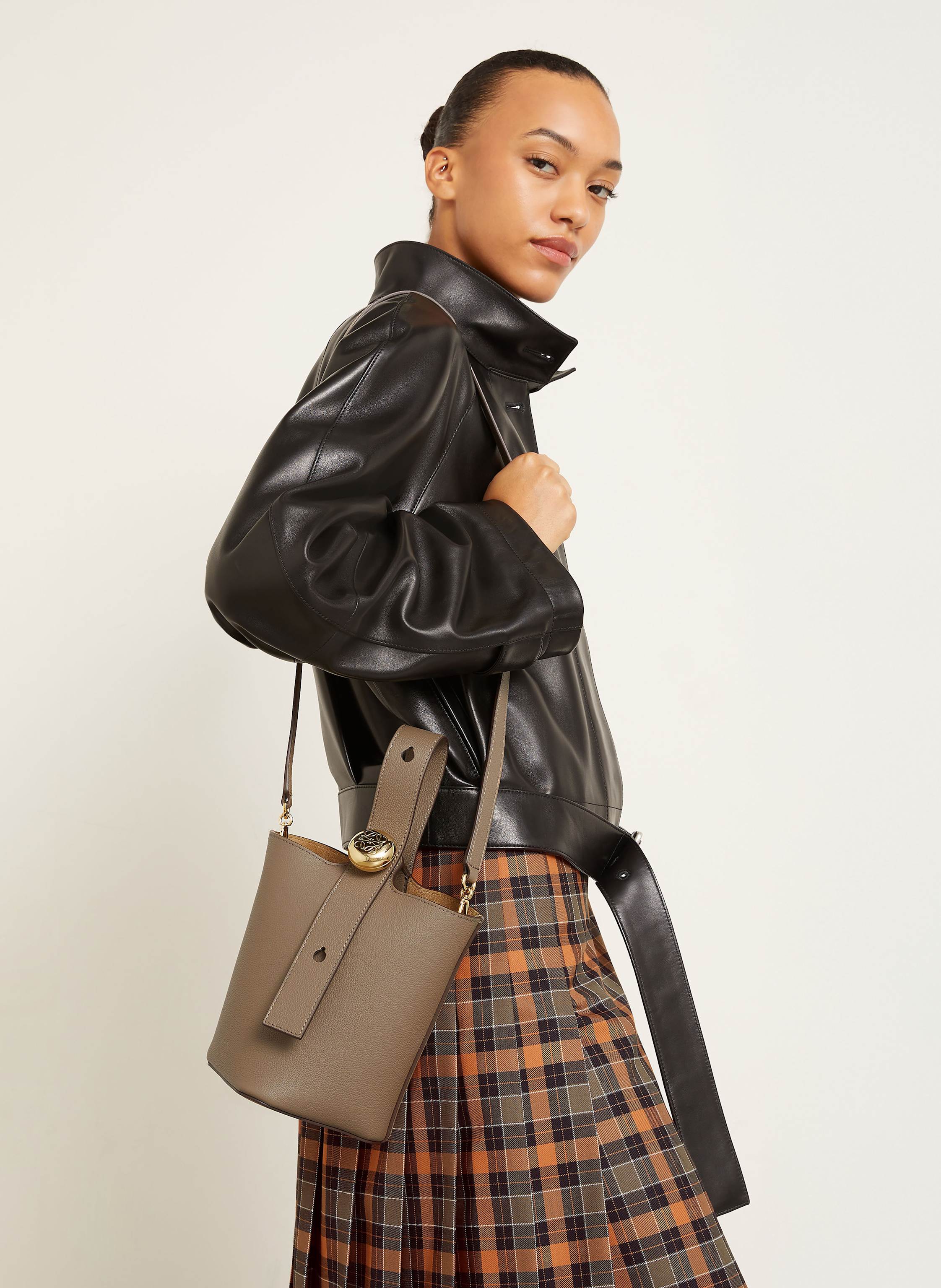 Thumbnail - Loewe Handtasche Pebble beige