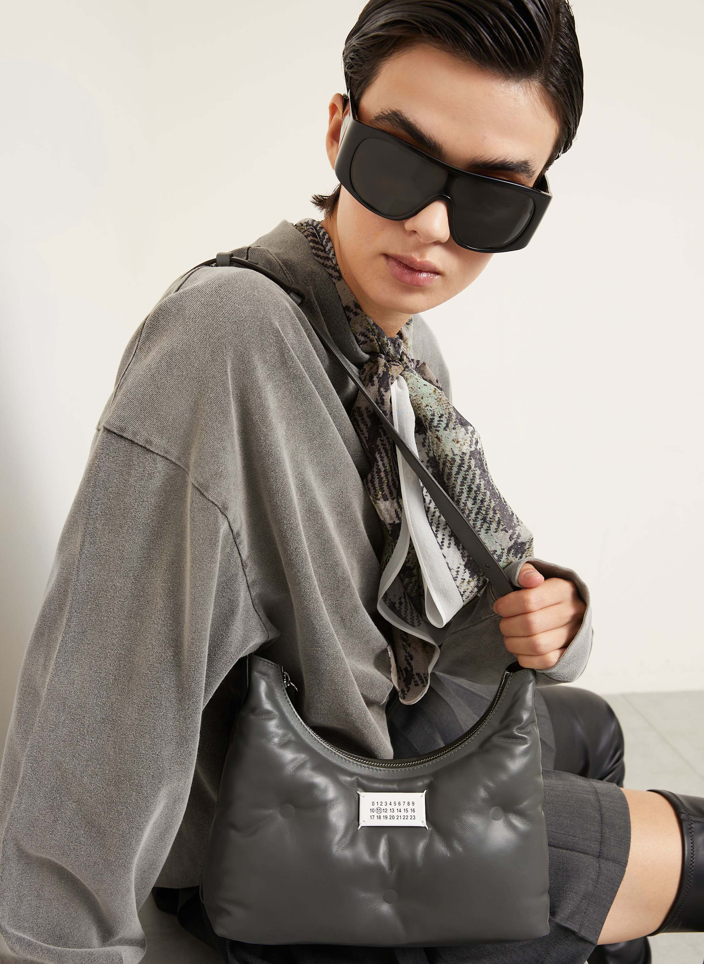 Thumbnail - Maison Margiela Beuteltasche Glam Slam Hobo Small grau