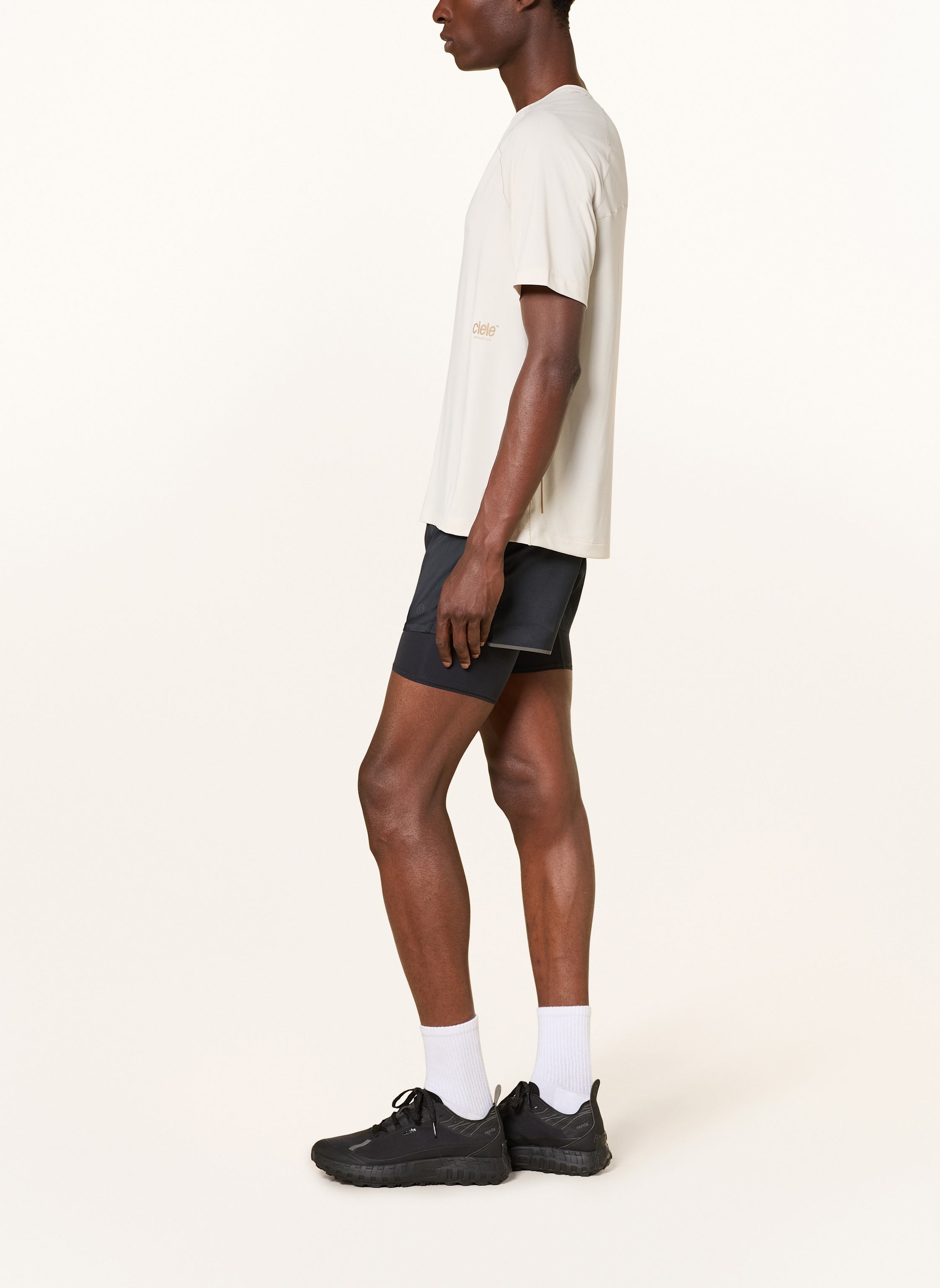 Thumbnail - Ciele Athletics 2-In-1 Laufshorts Dlyshort schwarz