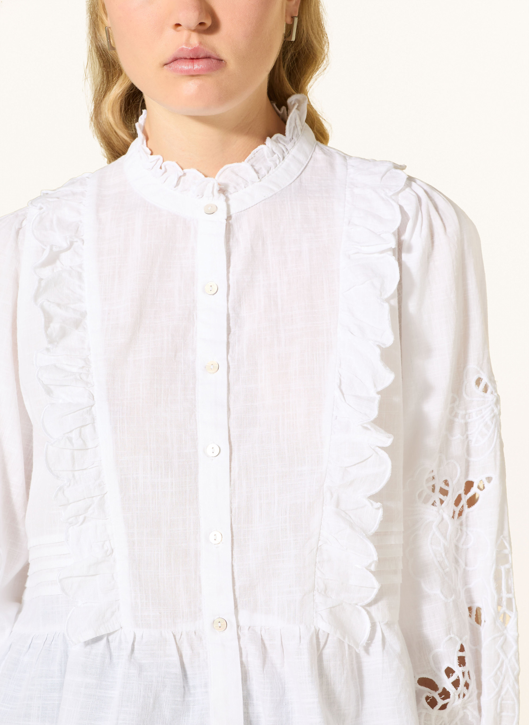 Thumbnail - Neo Noir Bluse Petrine Mit Lochspitze Und Rüschen weiss