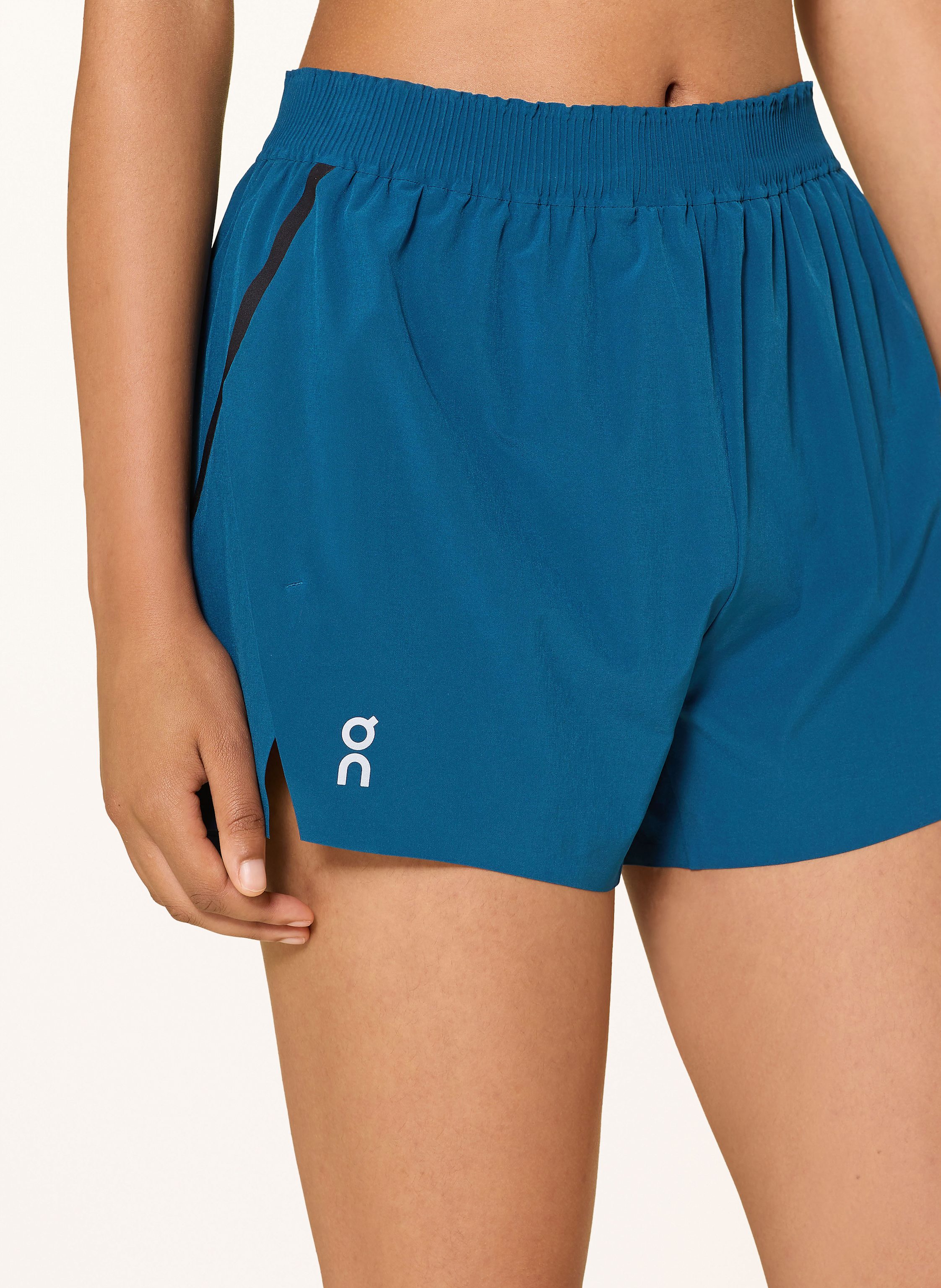 Thumbnail - On 2-In-1-Trainingsshorts Train blau