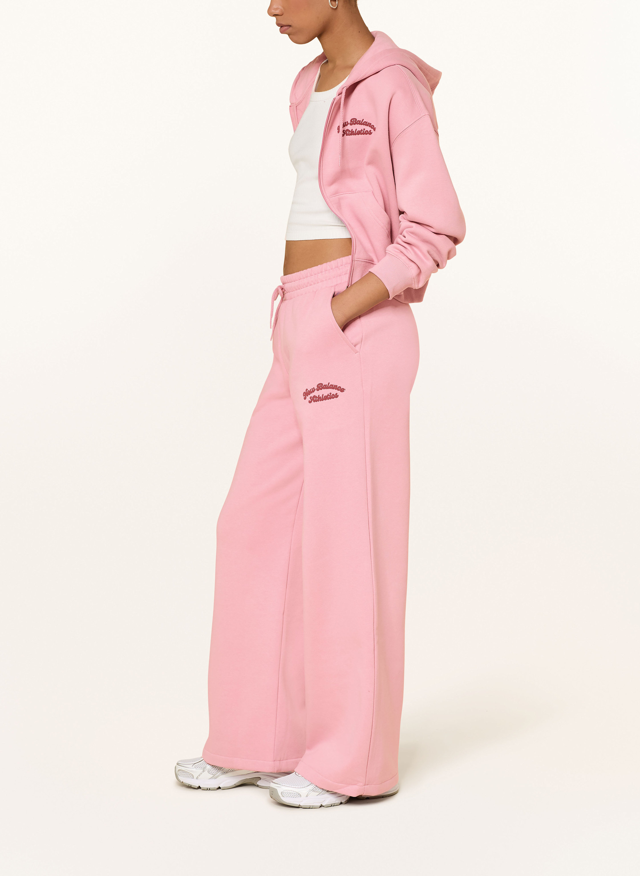 Thumbnail - New Balance Sweatpants Linear Heritage Fleece rosa