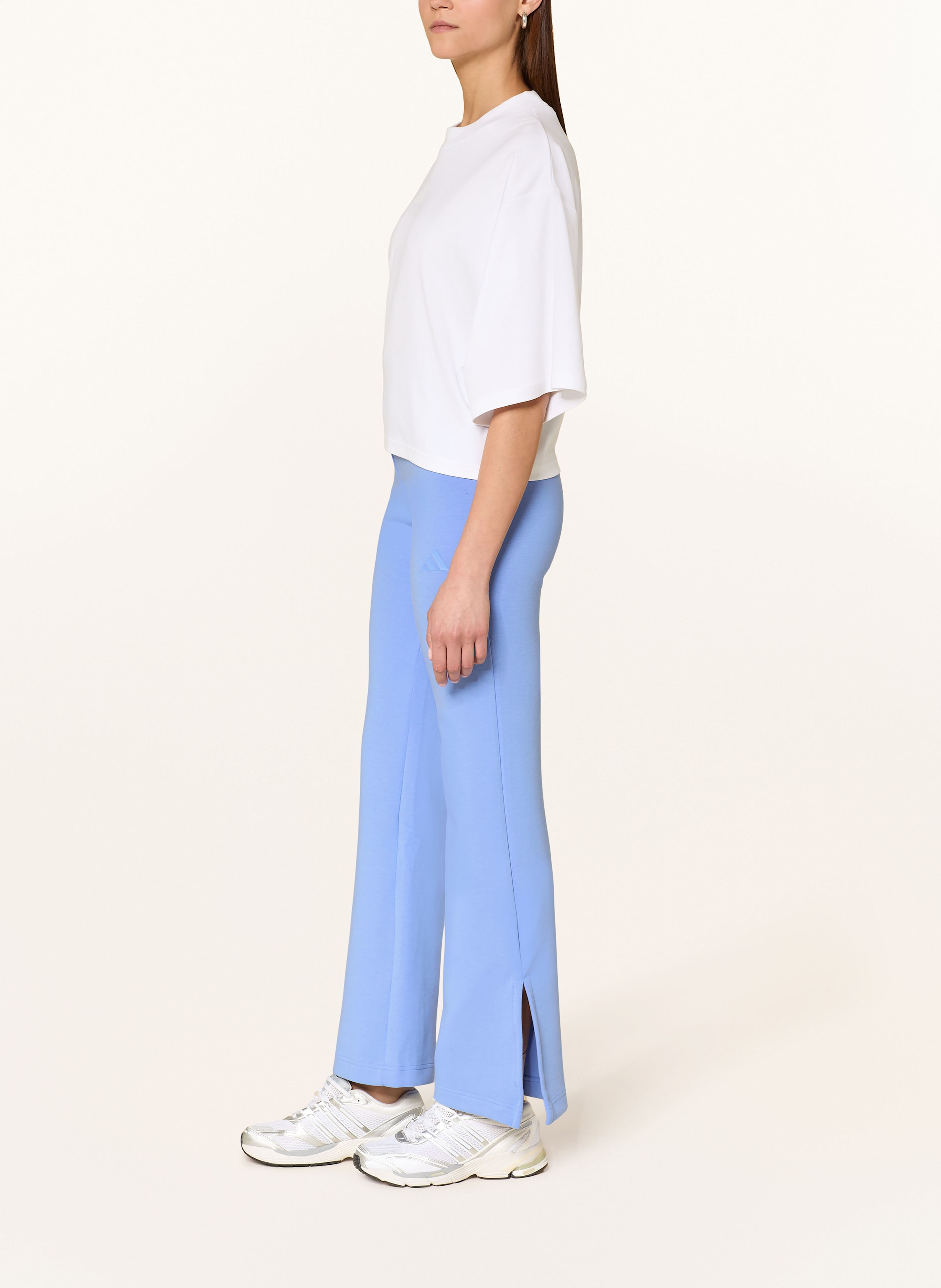 Thumbnail - Adidas Soft Lux Ausgestellte Hose blau