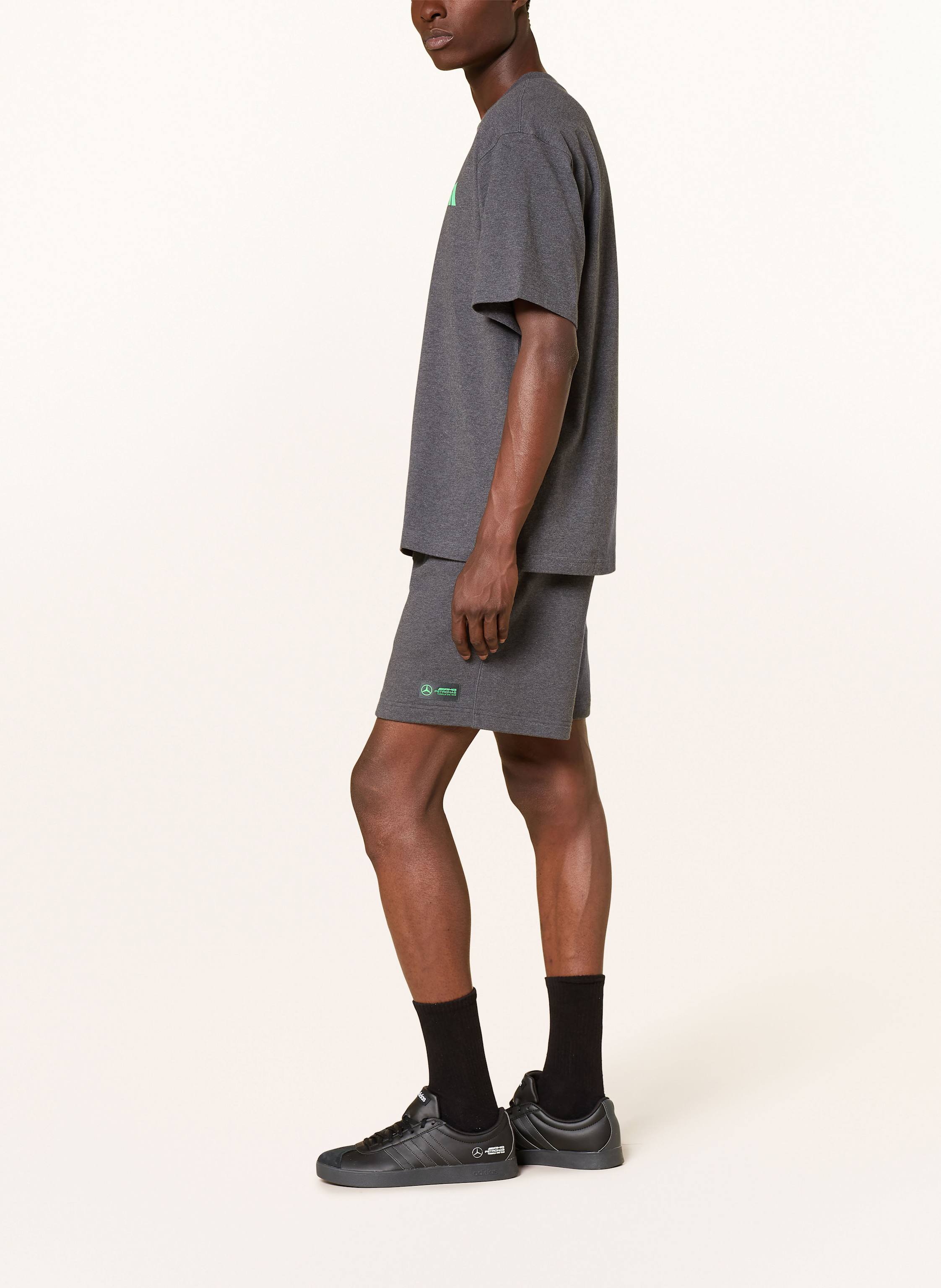 Thumbnail - Adidas Sweatshorts Mercedes - Amg Petronas Formula One 1 Team Premium grau