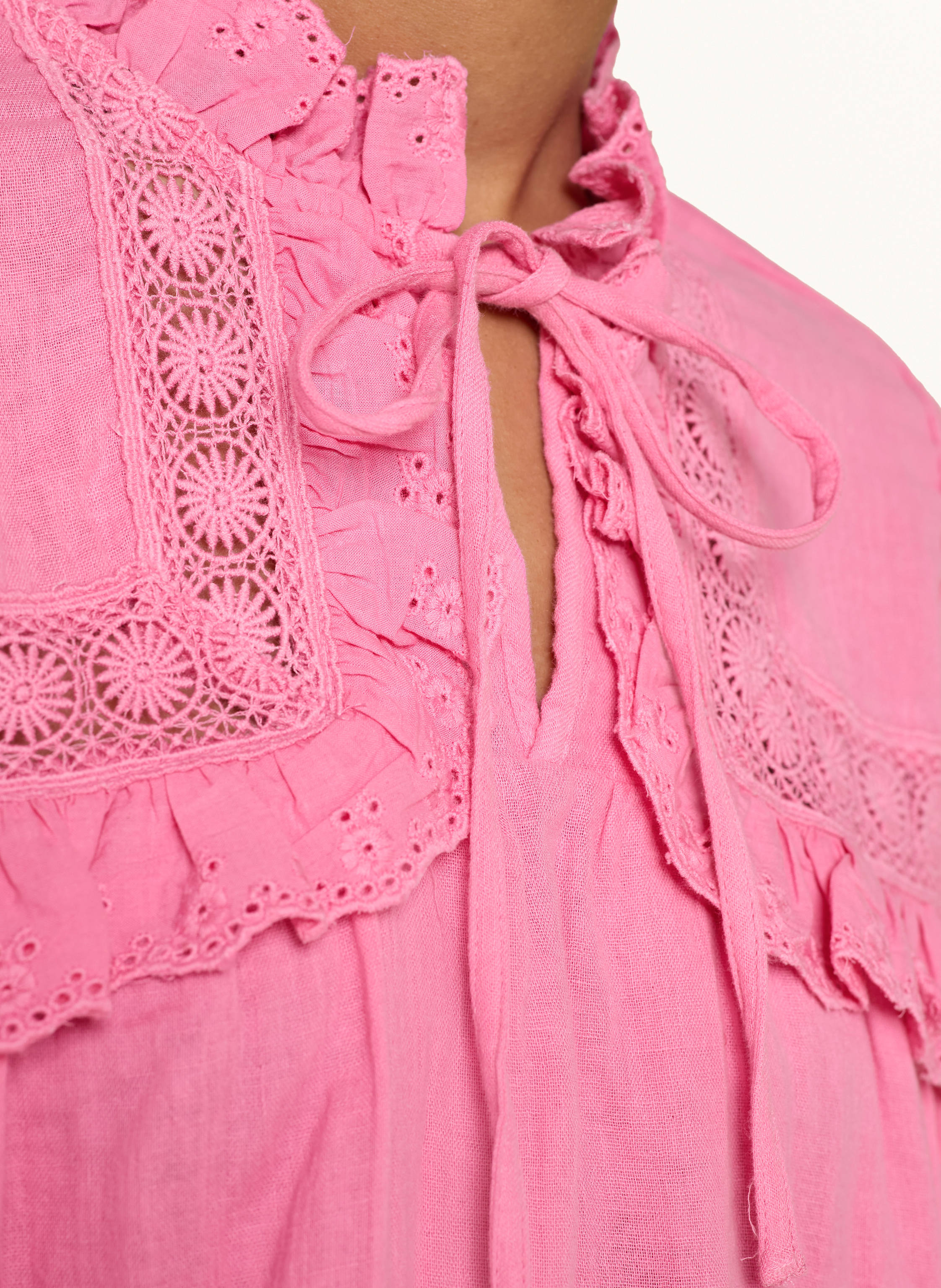 Thumbnail - Lollys Laundry Blusenshirt Gemmall Mit Rüschen Und Lochspitze pink