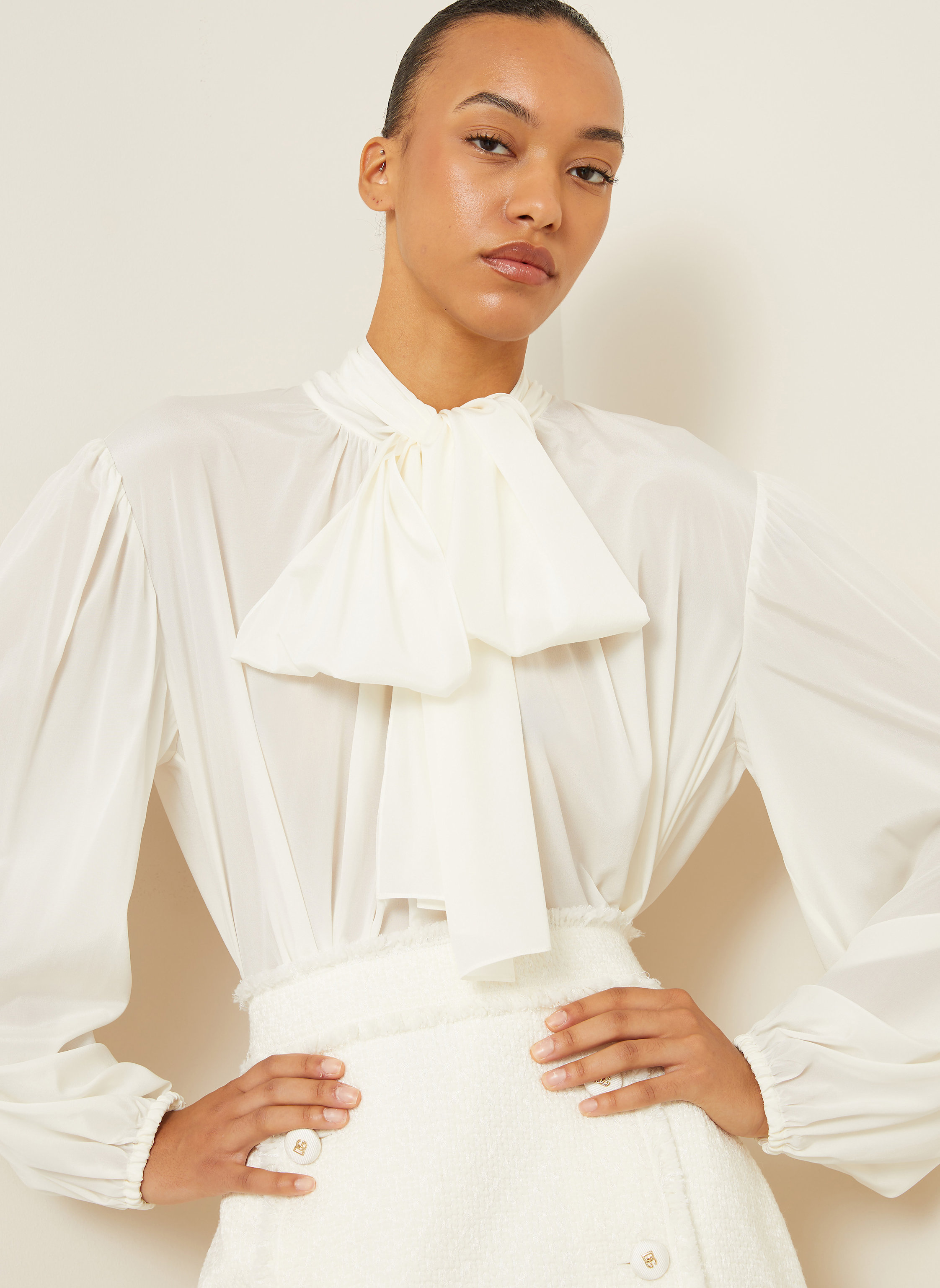 Thumbnail - Dolce & Gabbana Blusenshirt Aus Seide Mit Schluppe weiss