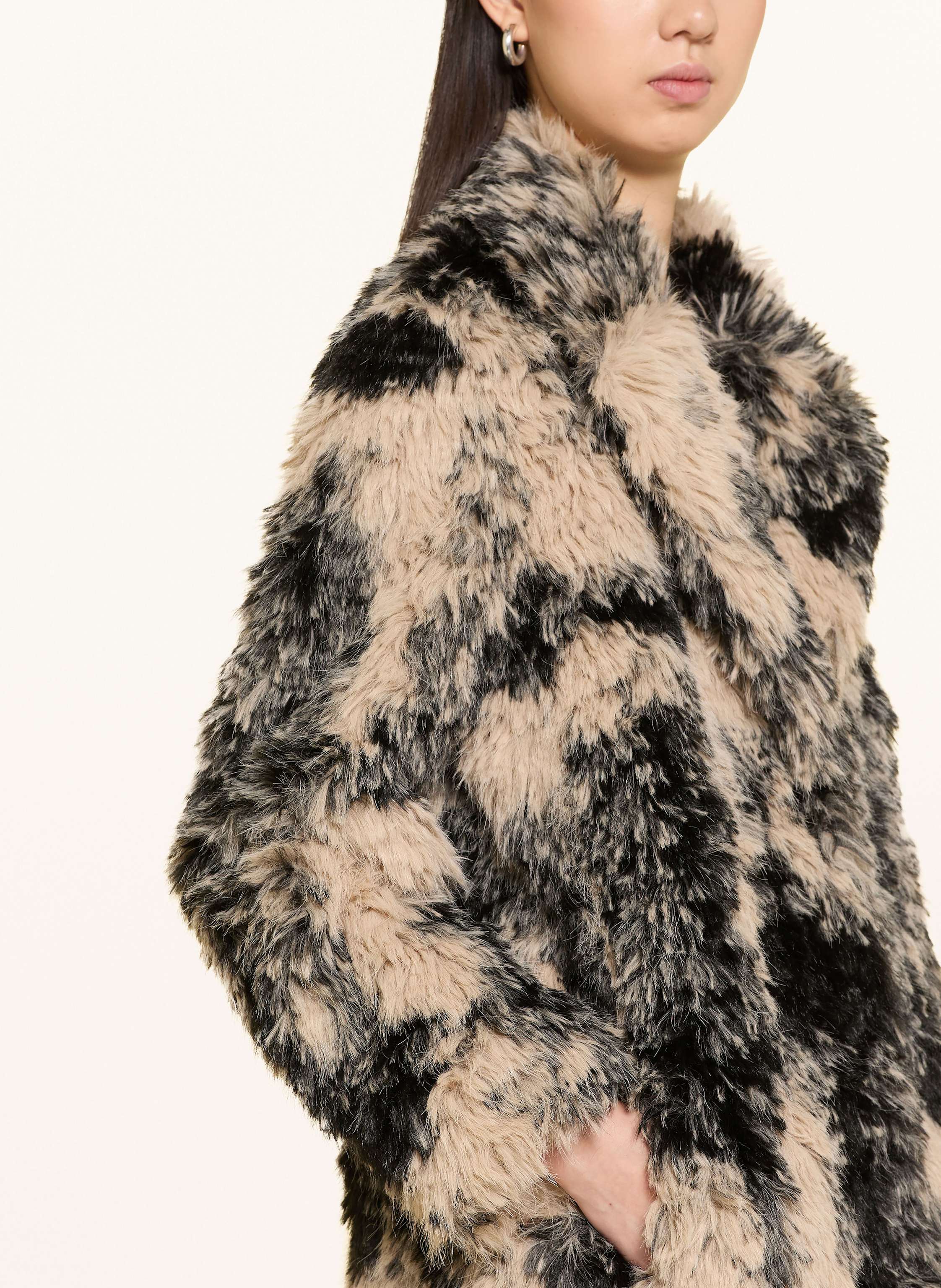 Thumbnail - White Label Kunstpelz-Mantel schwarz