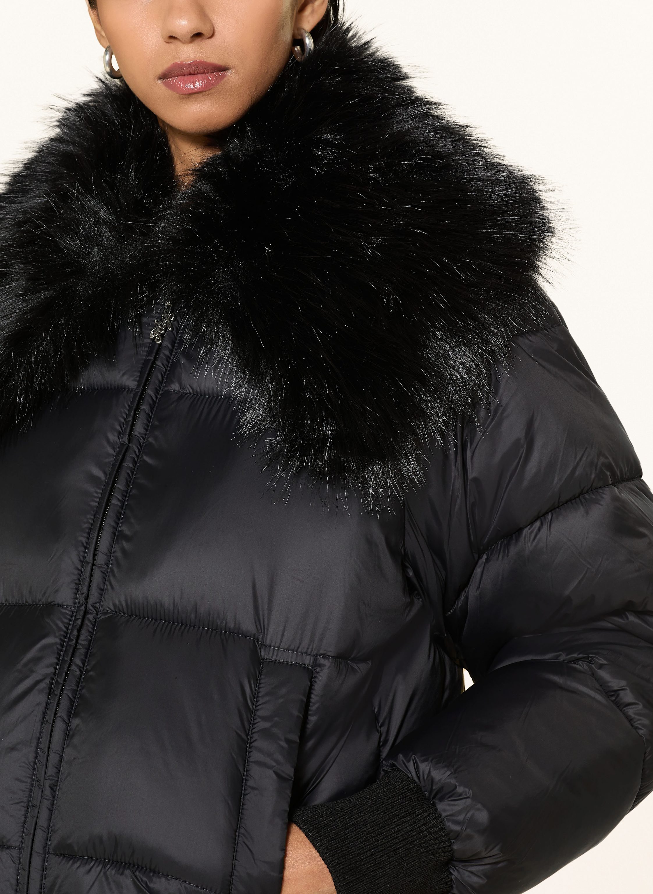 Thumbnail - Hugo Schlupfjacke Fuji Mit Abnehmbarem Kunstfell schwarz