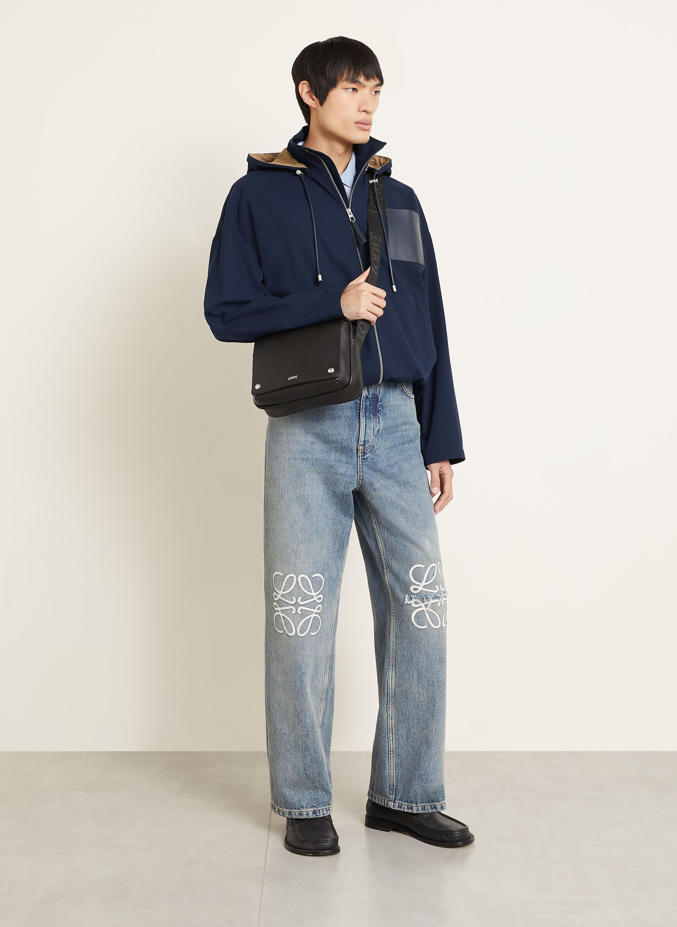 Thumbnail - Loewe Umhängetasche Pebble Messenger Medium schwarz