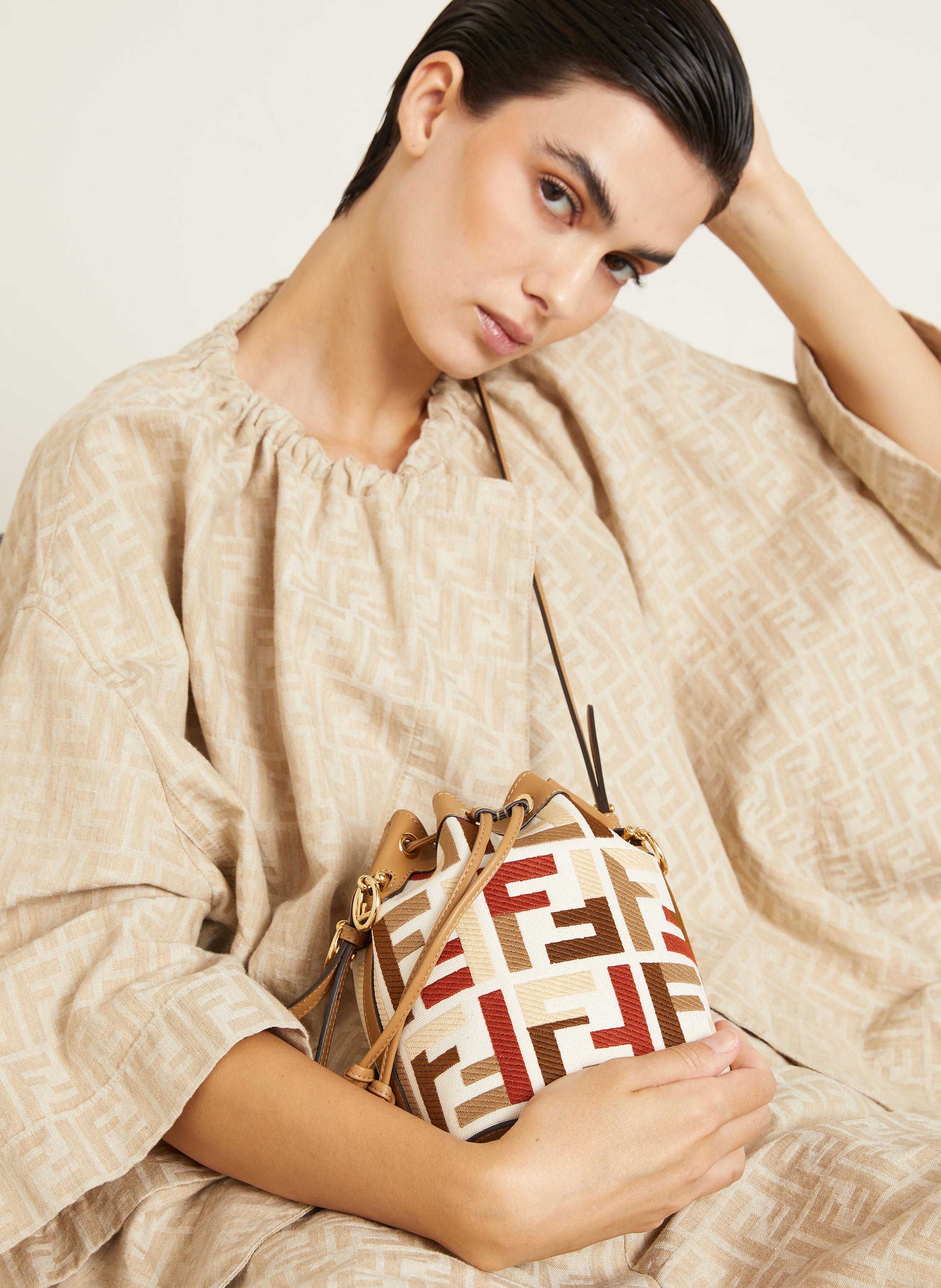 Thumbnail - Fendi Beuteltasche Mon Tresor Mini beige