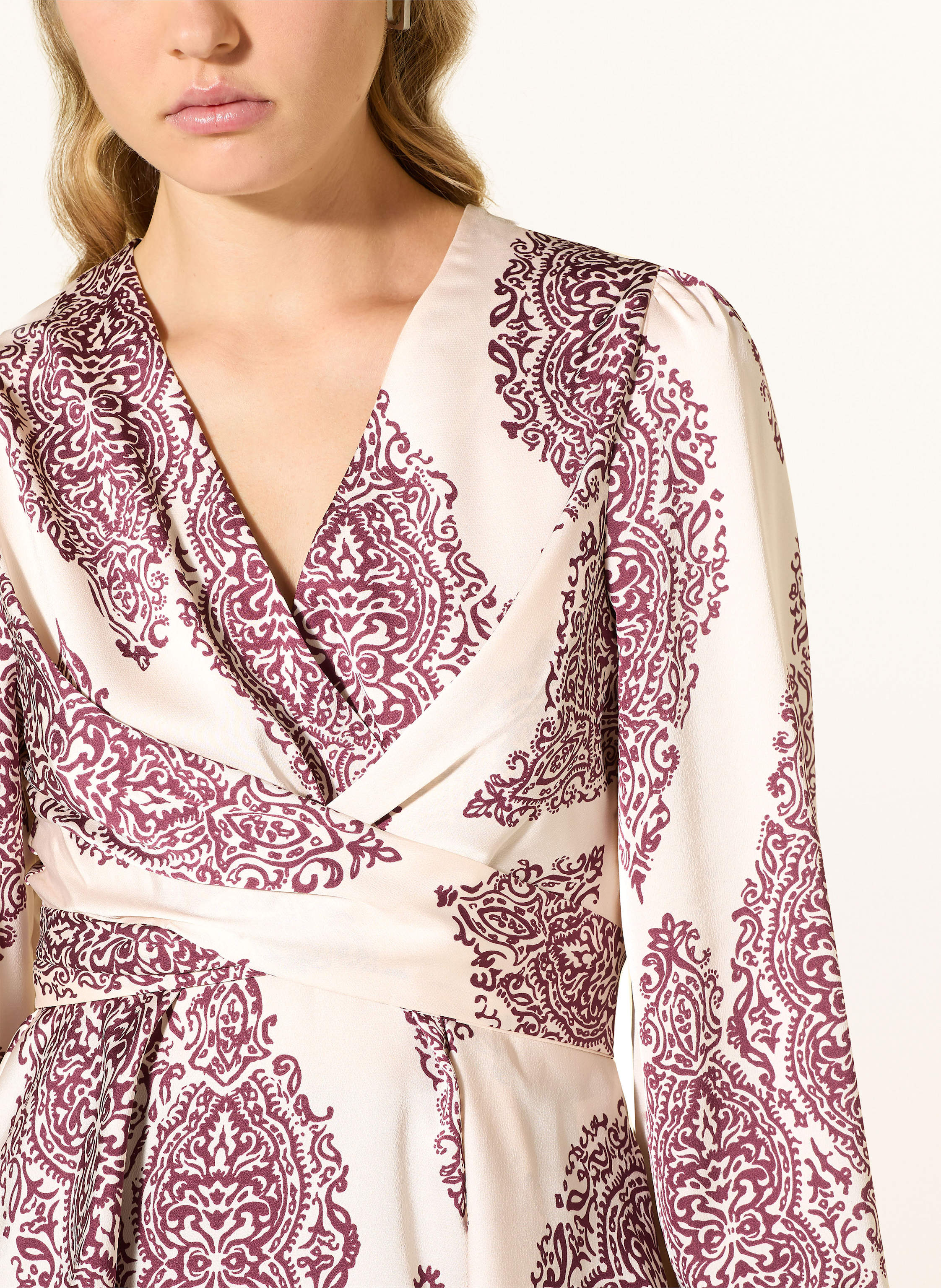 Thumbnail - Neo Noir Blusentop Rista In Wickeloptik Aus Satin rot