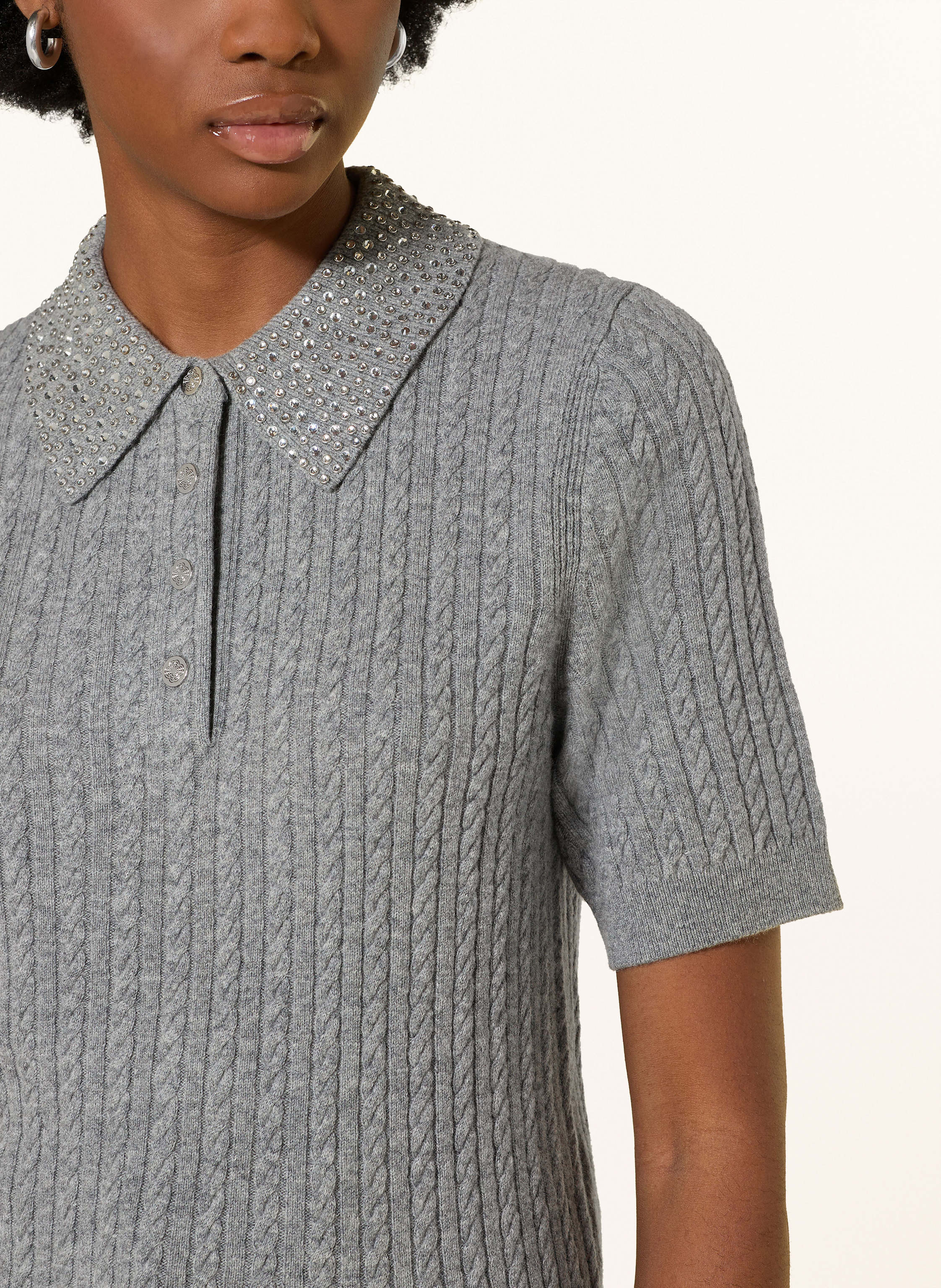 Thumbnail - Maje Strickshirt Mit Schmucksteinen grau