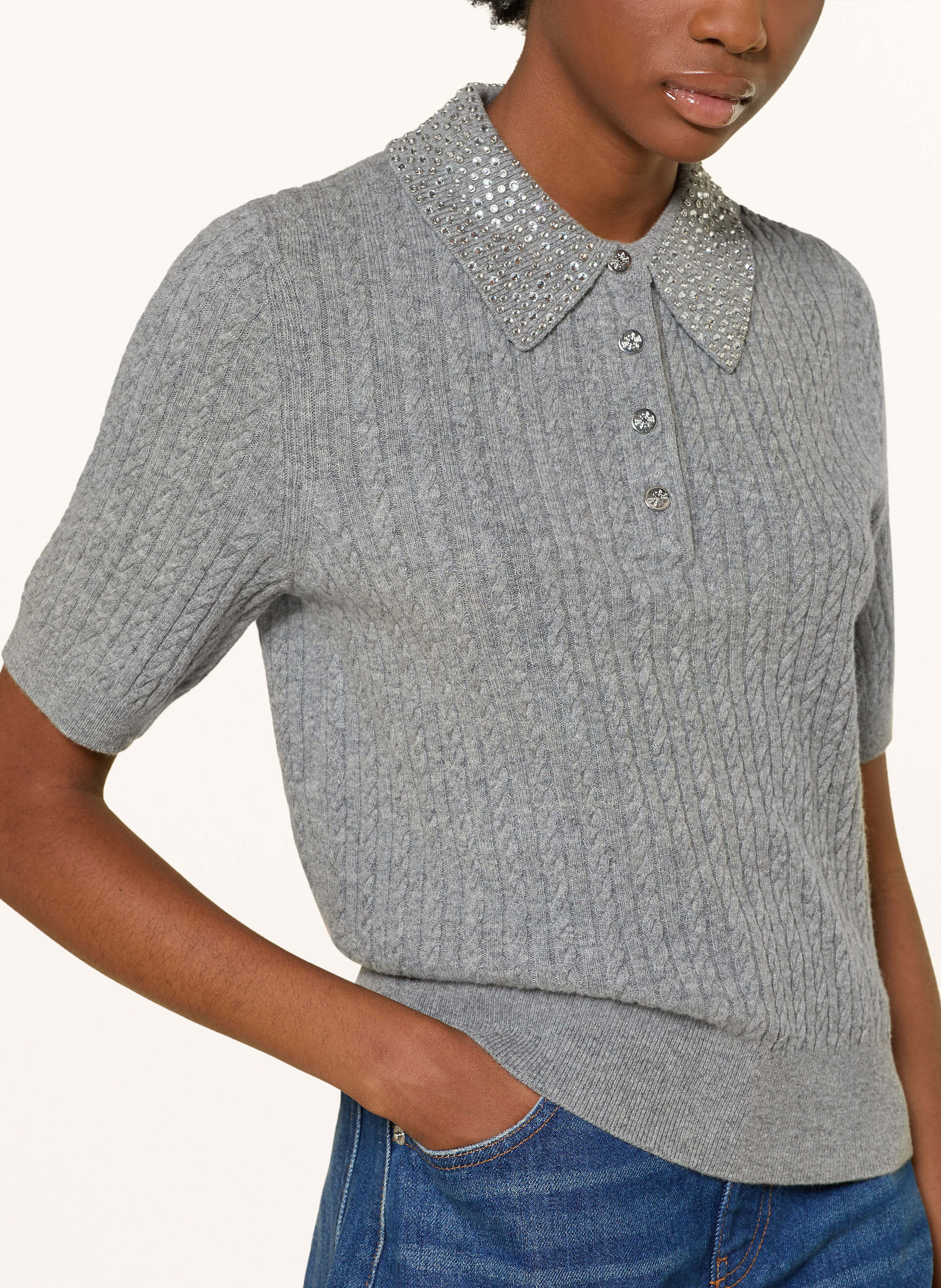 Thumbnail - Maje Strickshirt Mit Schmucksteinen grau