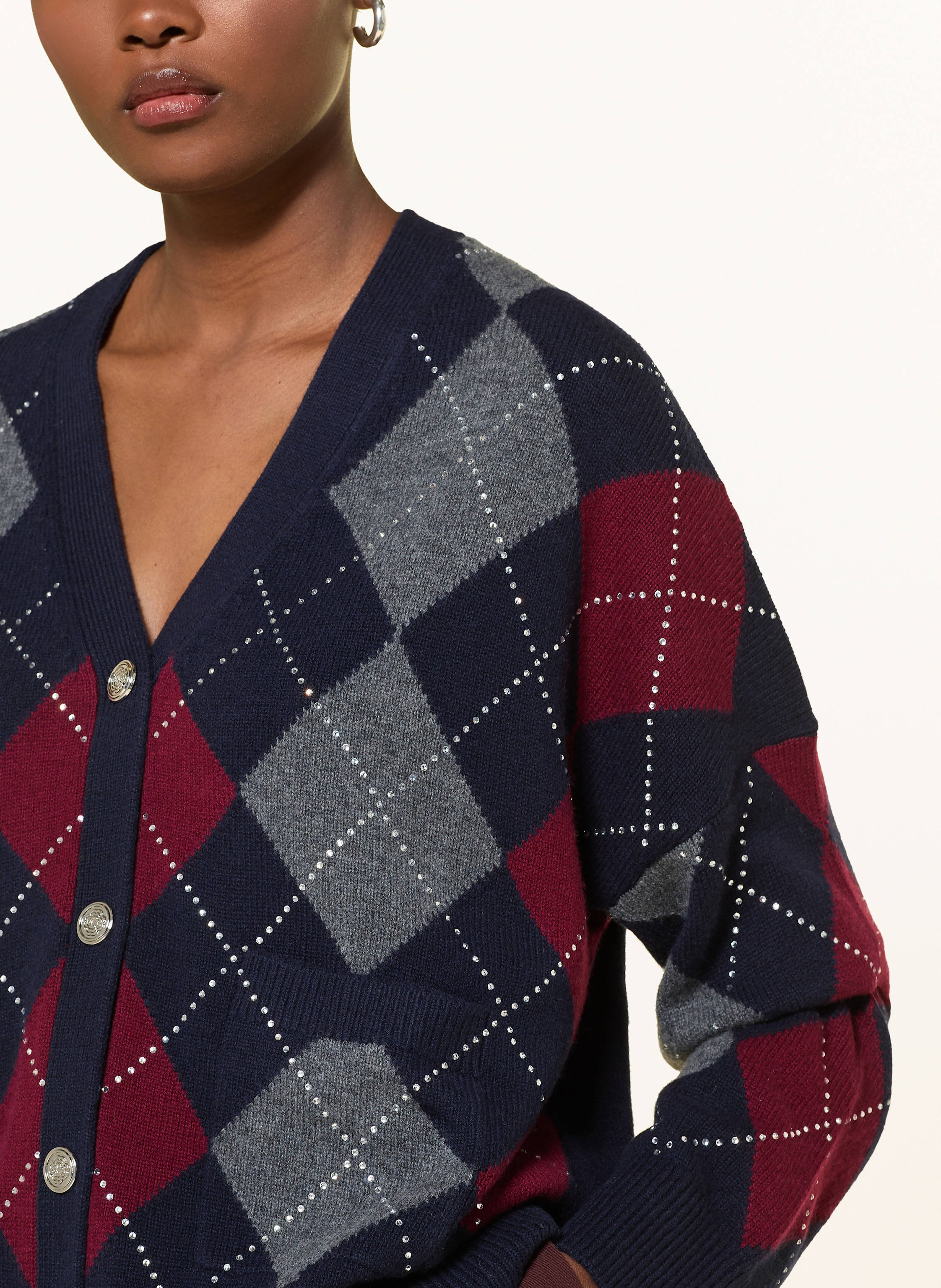 Thumbnail - Maje Strickjacke Mit Schmucksteinen blau