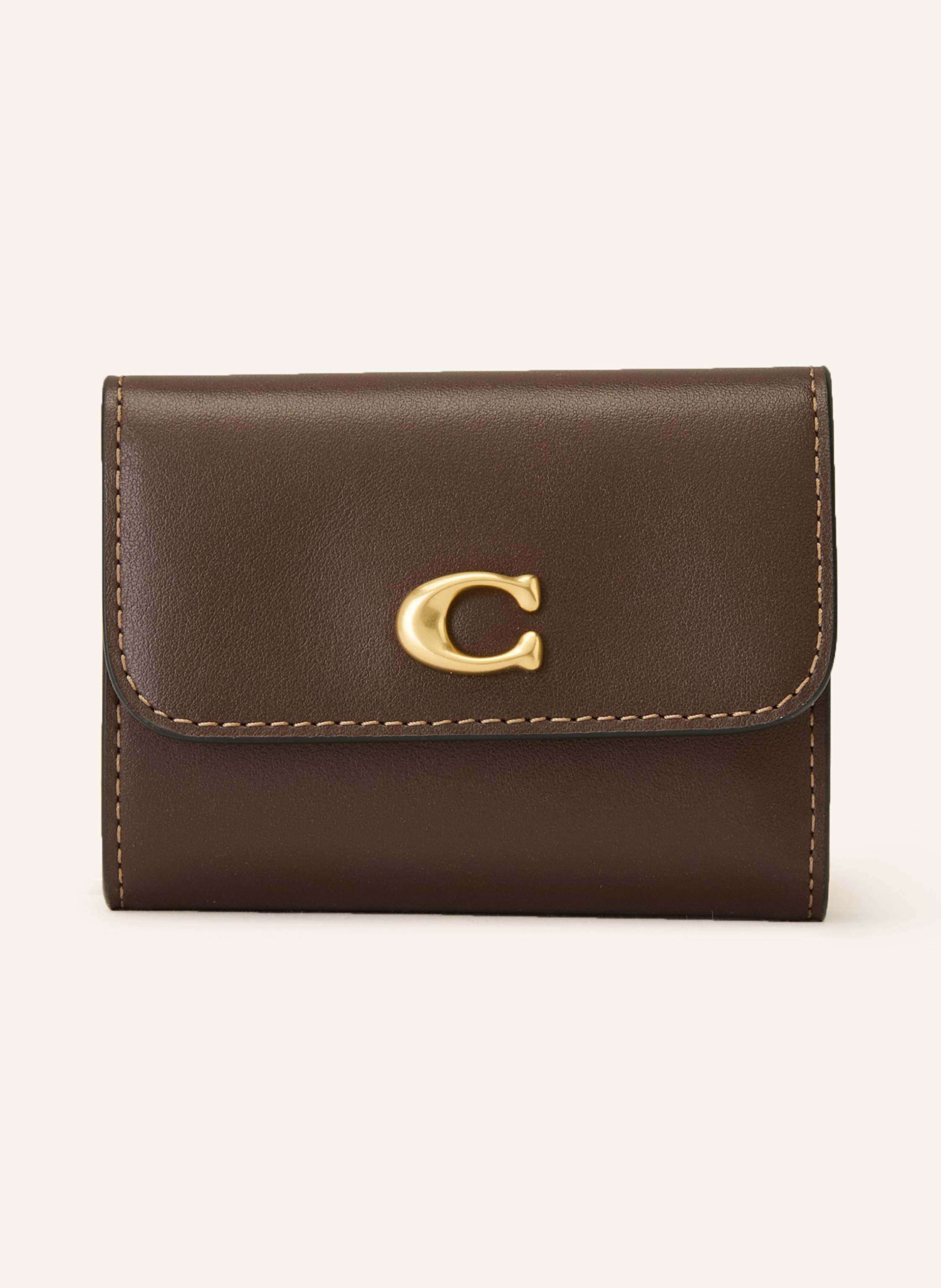 Coach Glattleder. Schließt mit Druckknöpfen. Außenfach mit Reißverschluss. Ein Steckfach auf der Rückseite. Vier Steckfächer. Ein Scheinfach. Goldfarbene Hardware. Logo-Detail. Label-Prägung auf der Rücksei in dunkelbraun