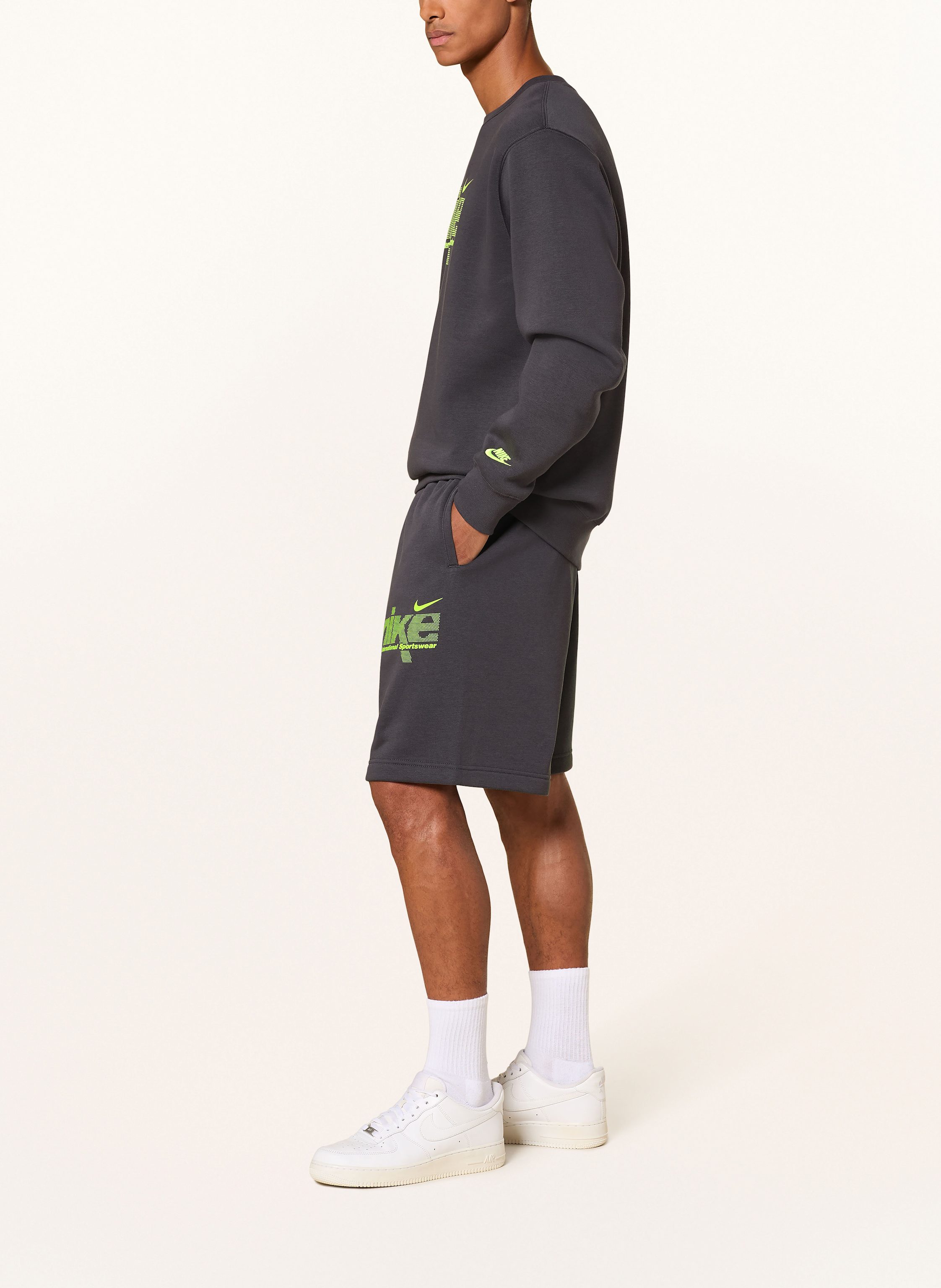 Thumbnail - Nike Sweatshorts Club grau