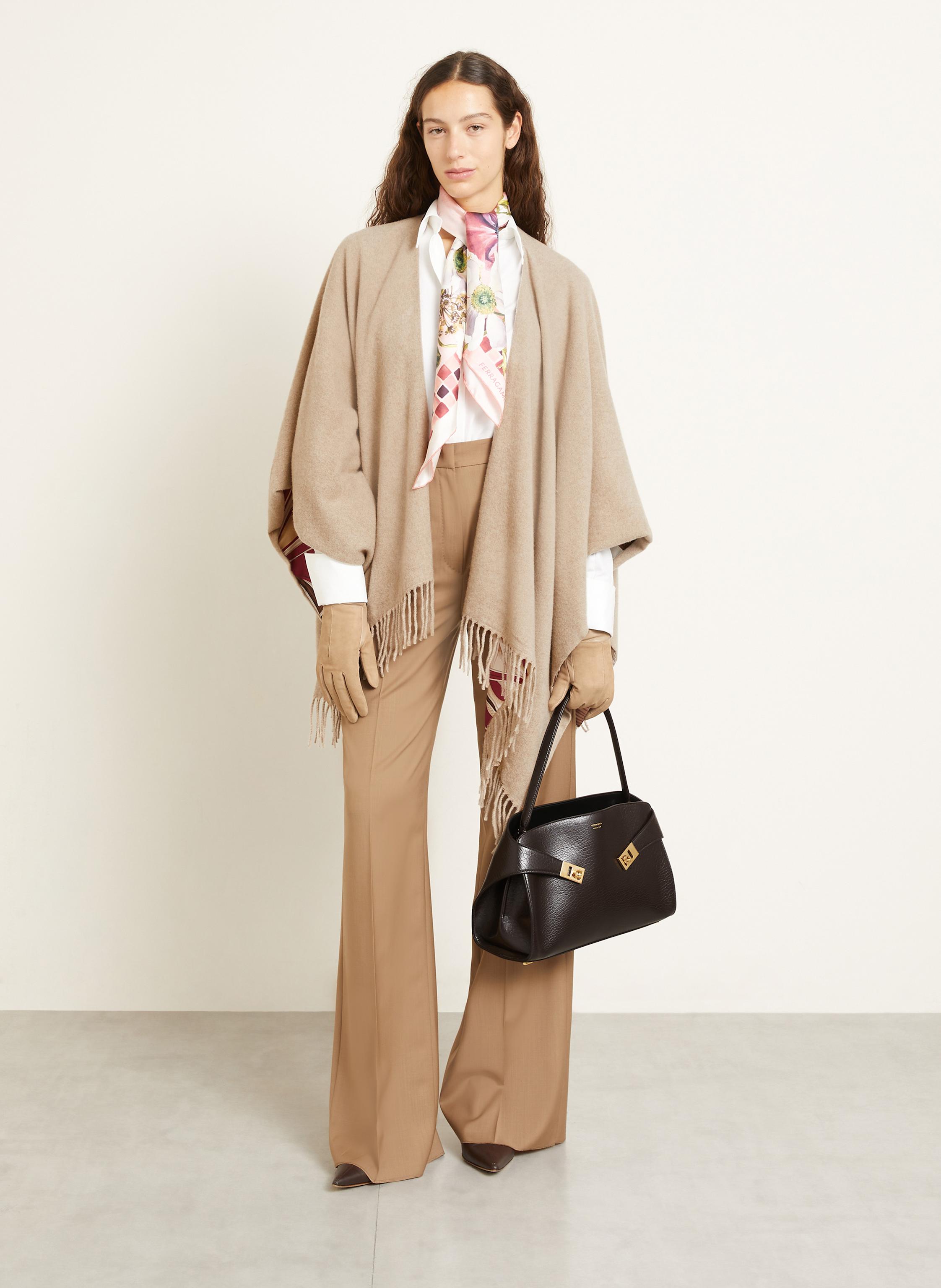 Thumbnail - Ferragamo Handtasche Hug schwarz